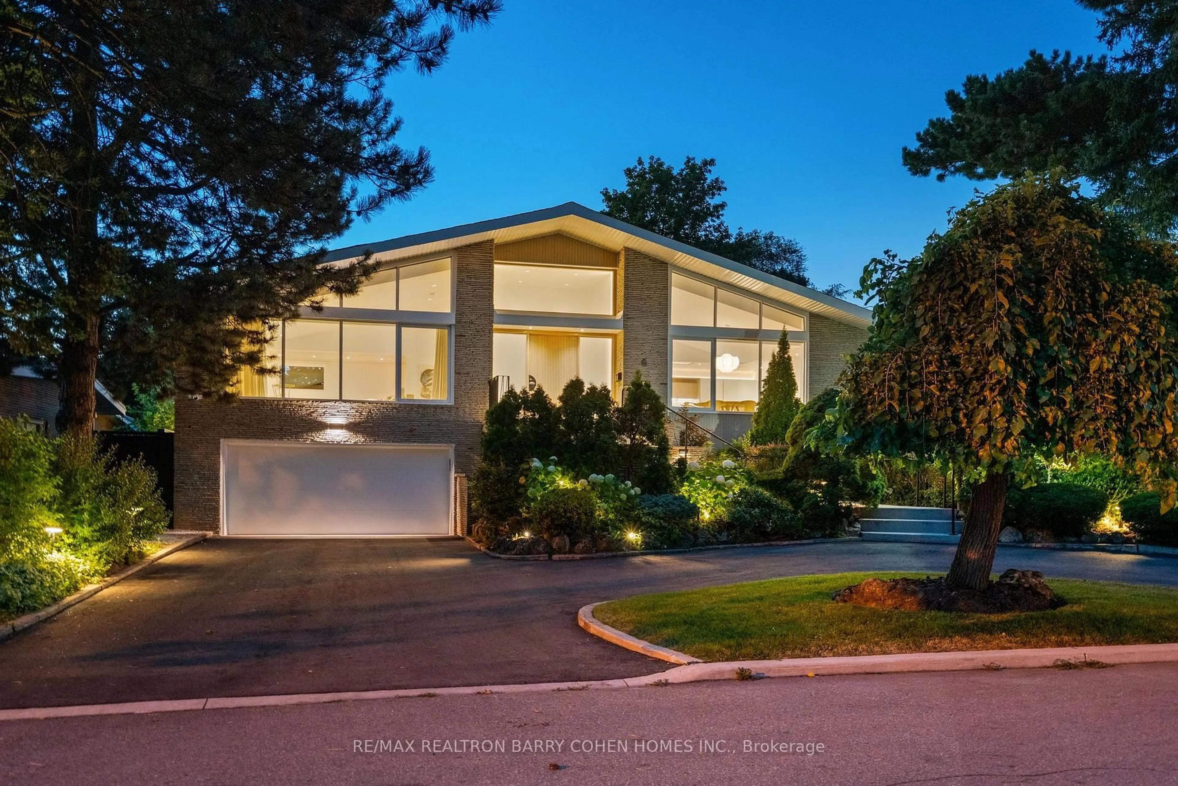 Home with vinyl exterior material, street for 6 Denmark Cres, Toronto Ontario M2R 1J4