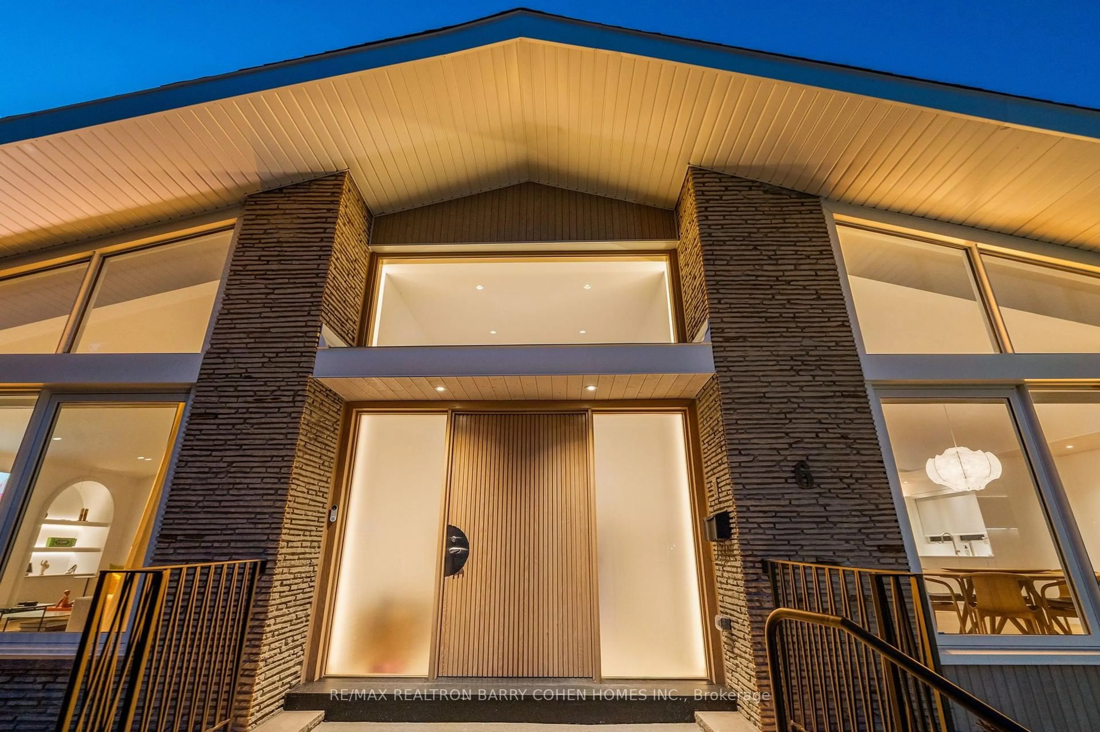 Indoor foyer for 6 Denmark Cres, Toronto Ontario M2R 1J4