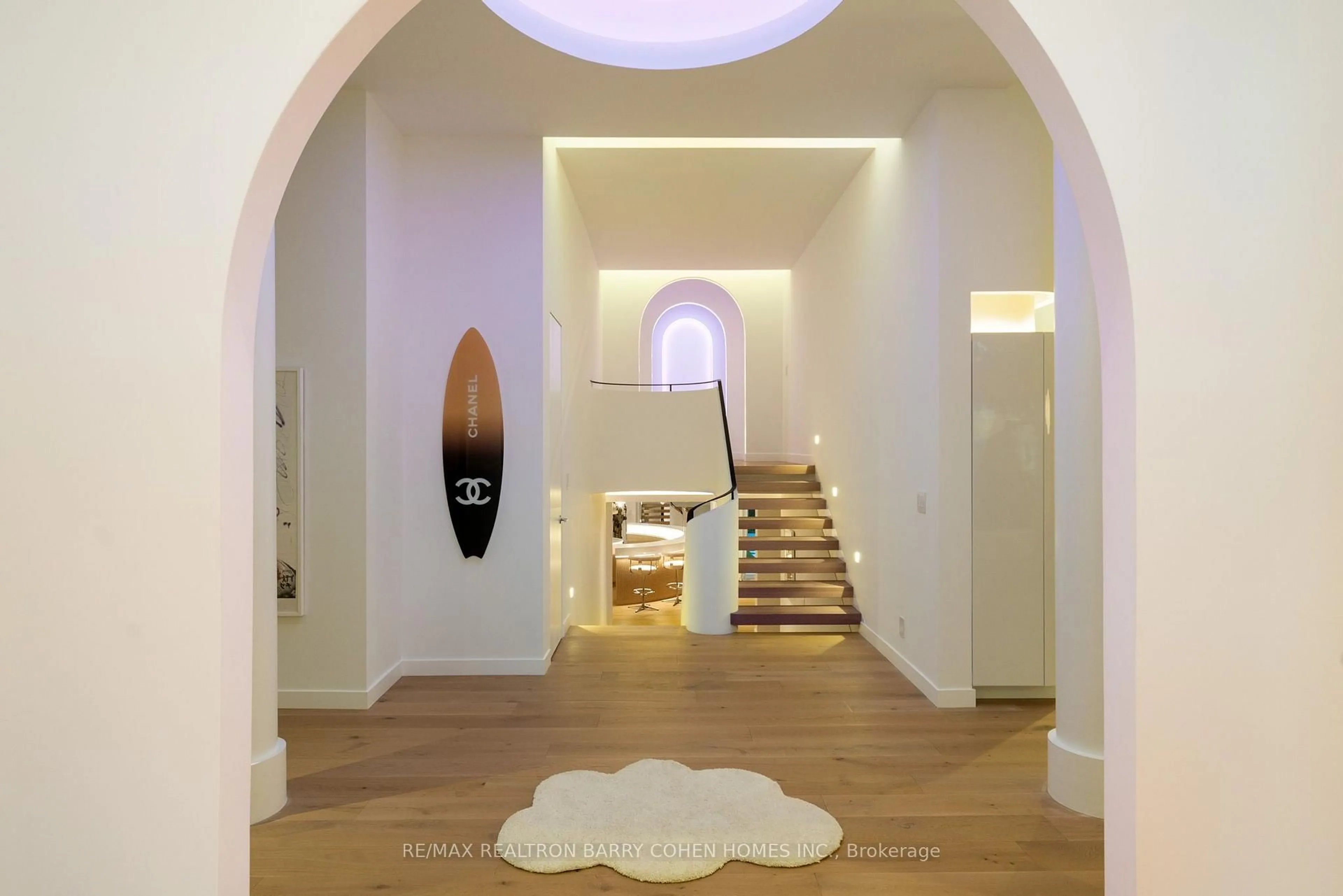 Indoor foyer for 6 Denmark Cres, Toronto Ontario M2R 1J4
