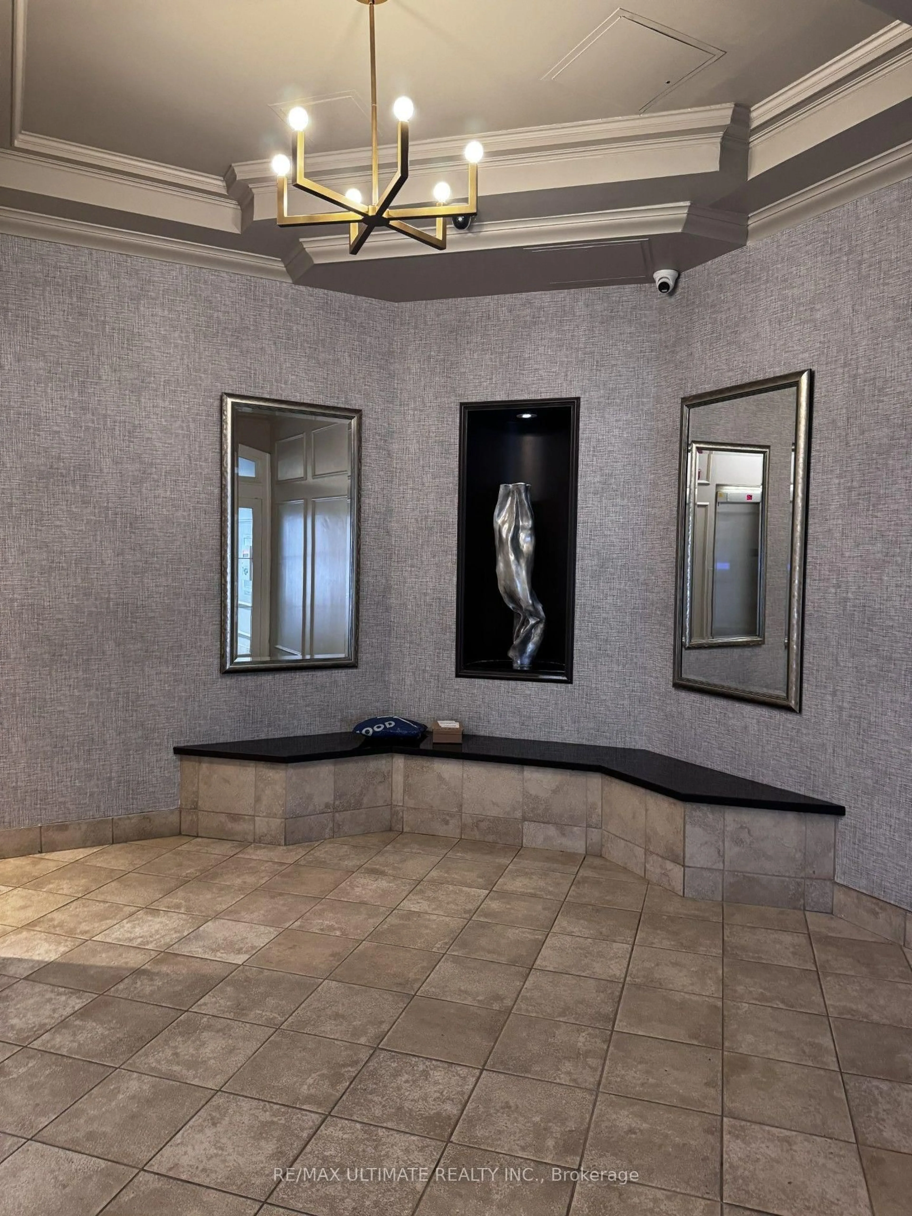 Indoor foyer for 80 Saint Patrick St #217, Toronto Ontario M5T 2X6