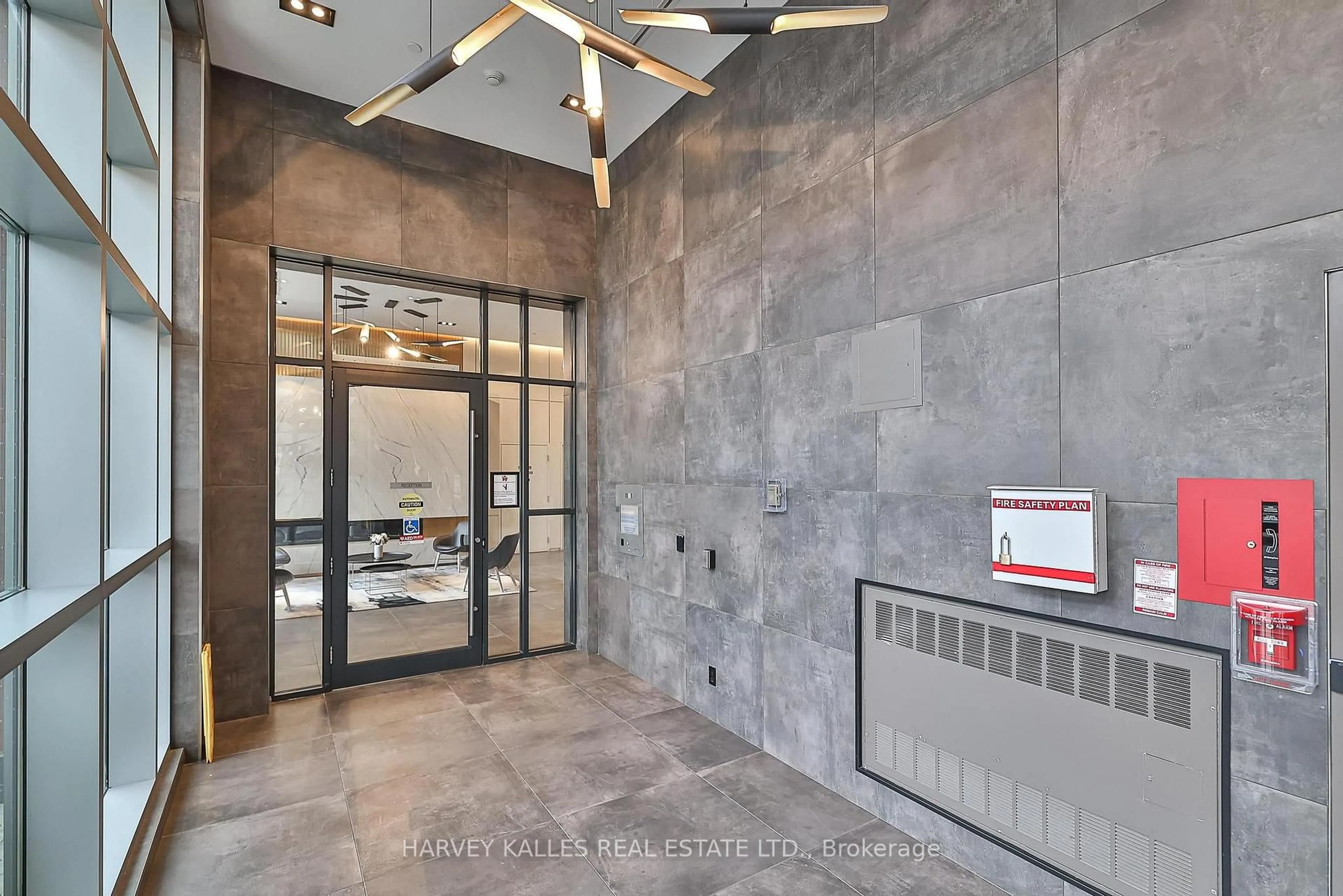 Indoor foyer for 223 St Clair Ave #410, Toronto Ontario M4V 0A5