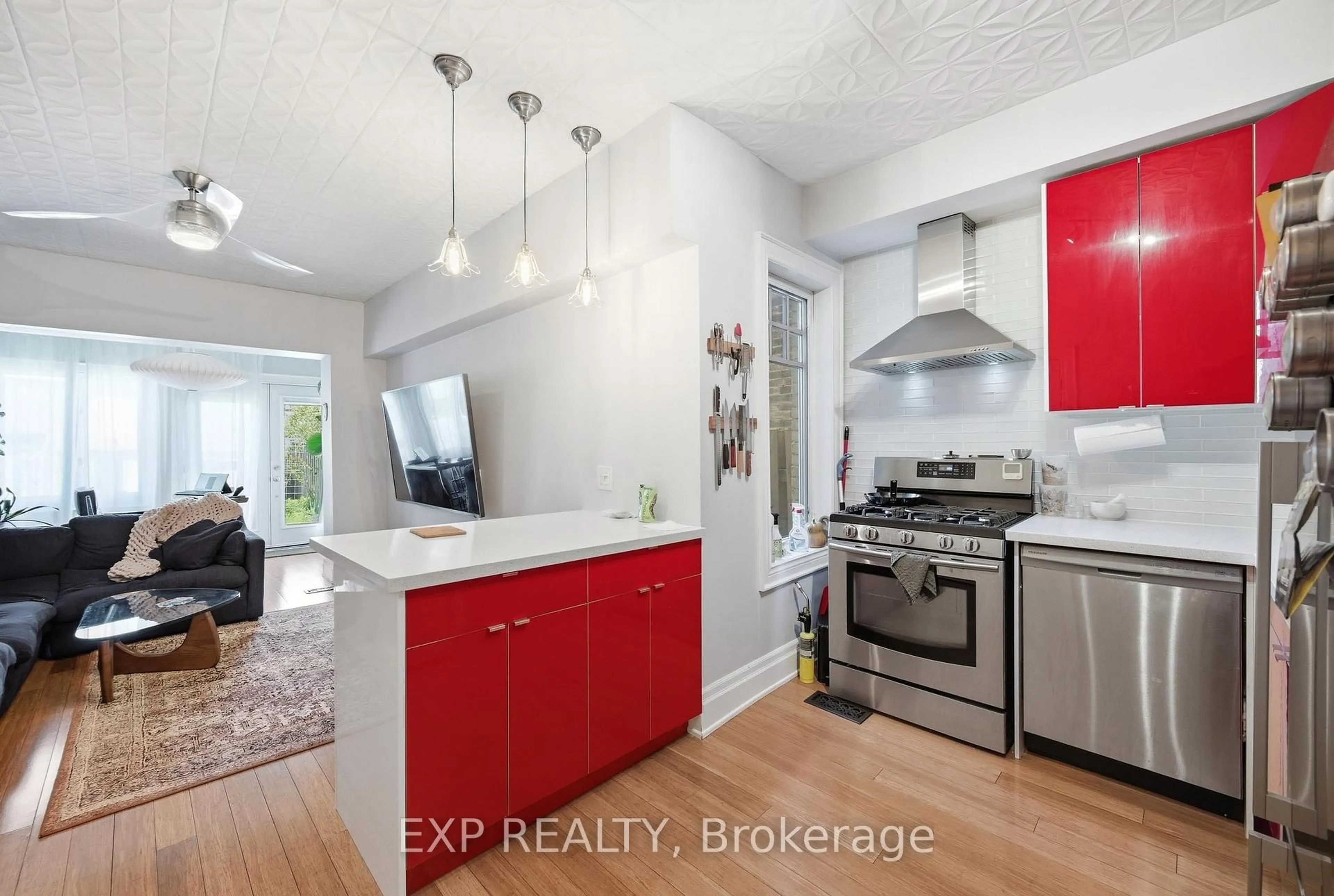 Open concept kitchen, ceramic/tile floor for 679 Ossington Ave, Toronto Ontario M6G 3T6