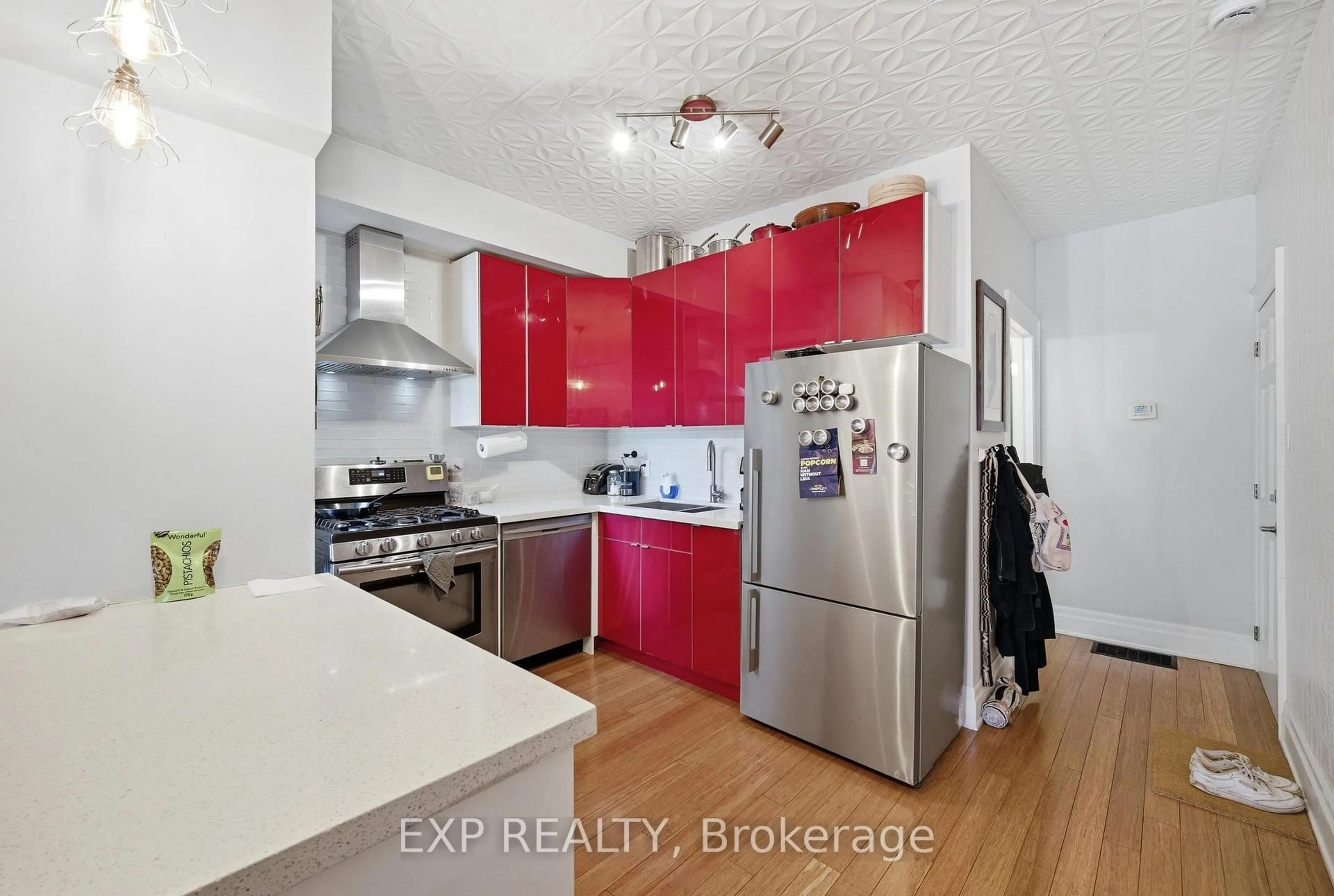Unknown for 679 Ossington Ave, Toronto Ontario M6G 3T6