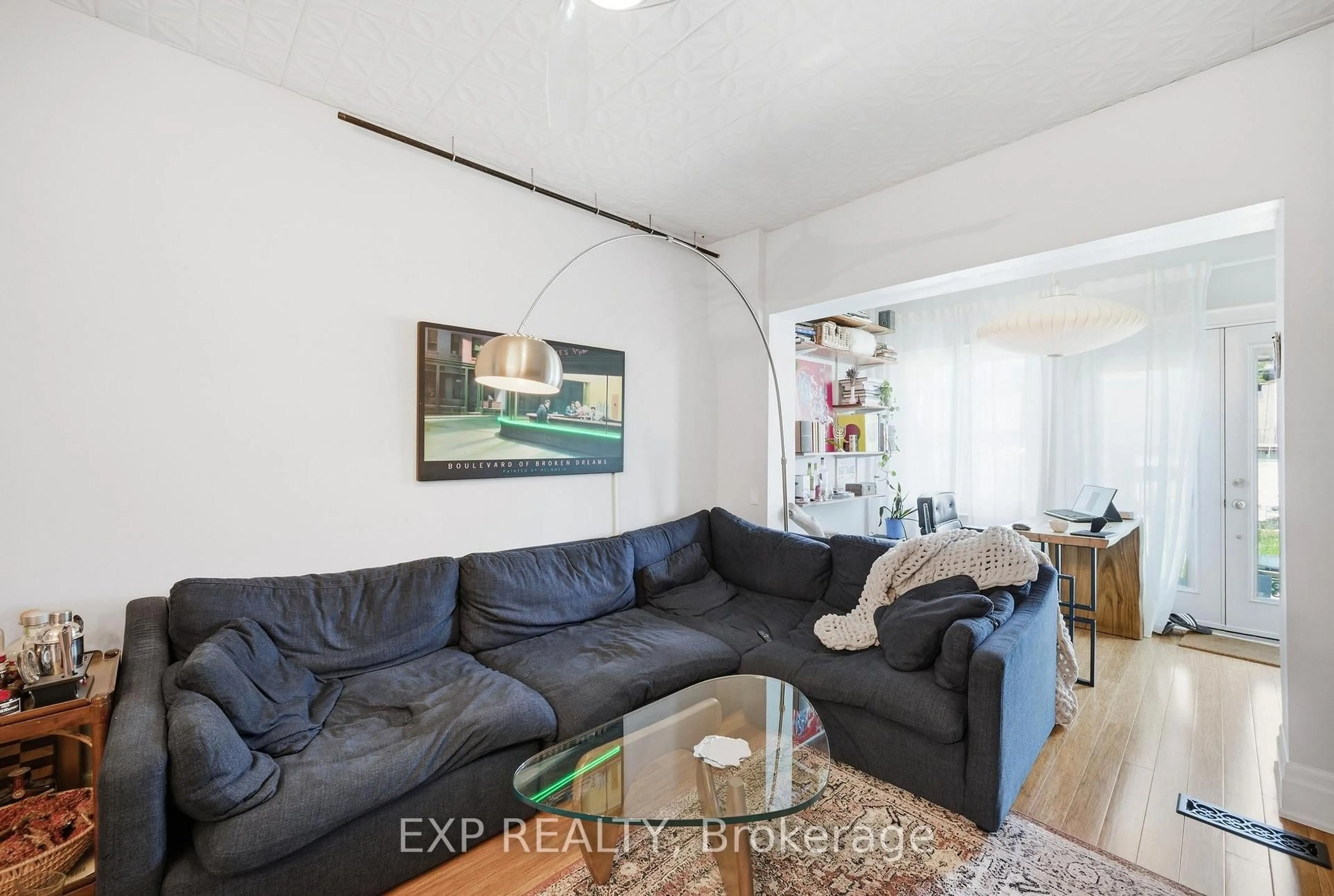 Living room with furniture, unknown for 679 Ossington Ave, Toronto Ontario M6G 3T6