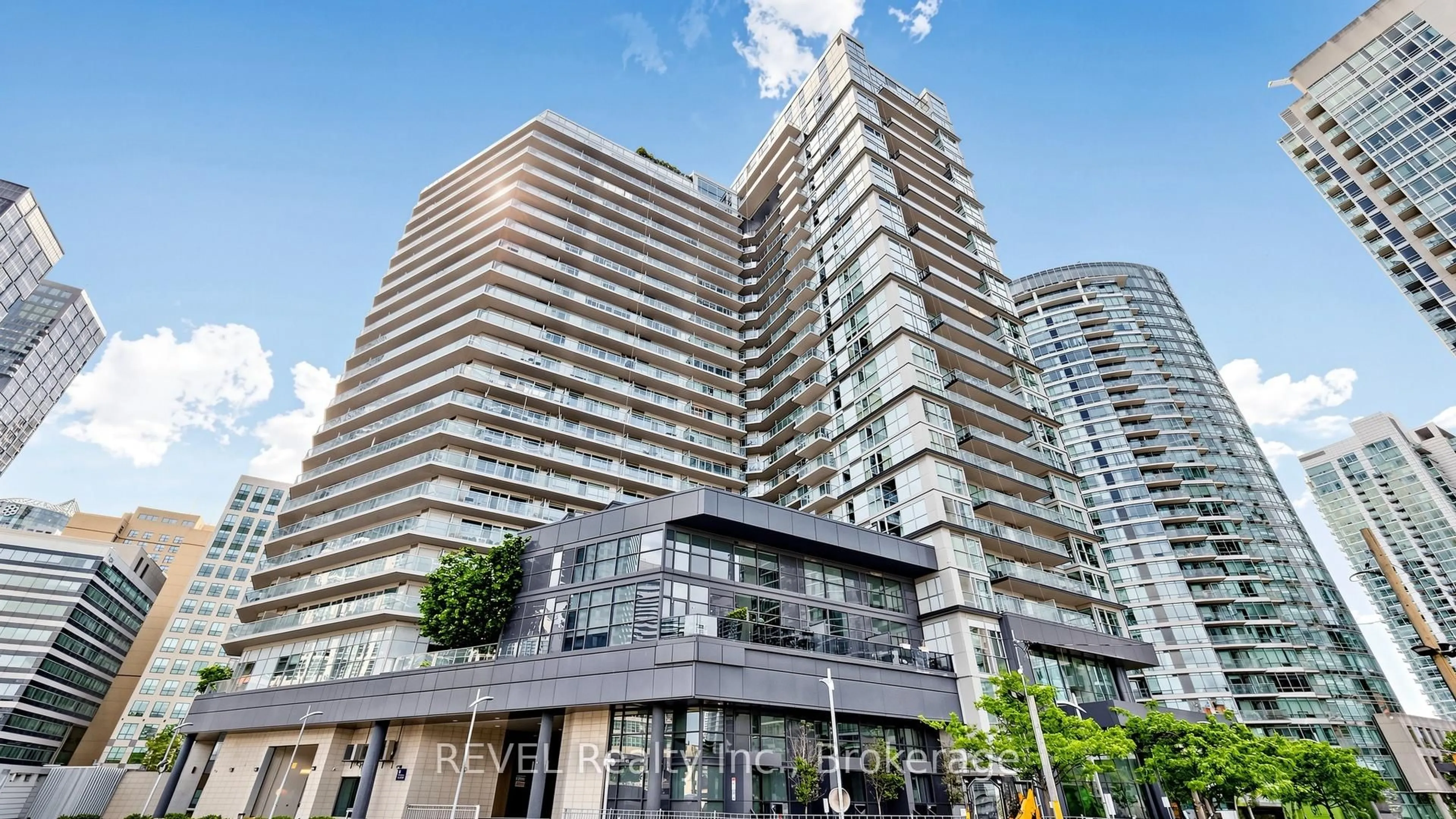 Indoor foyer for 352 Front St #306, Toronto Ontario M5V 0K3