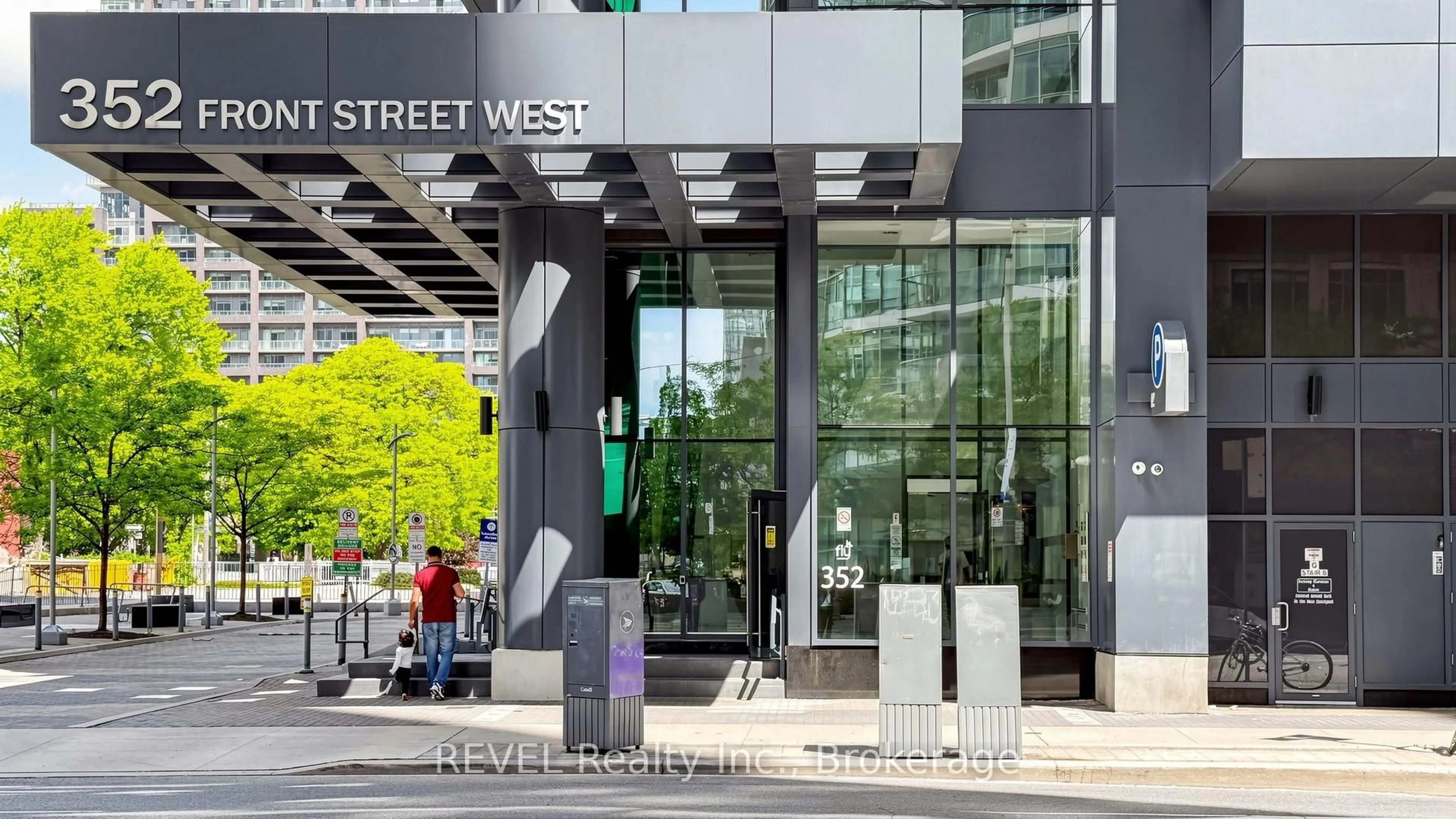 Indoor foyer for 352 Front St #306, Toronto Ontario M5V 0K3