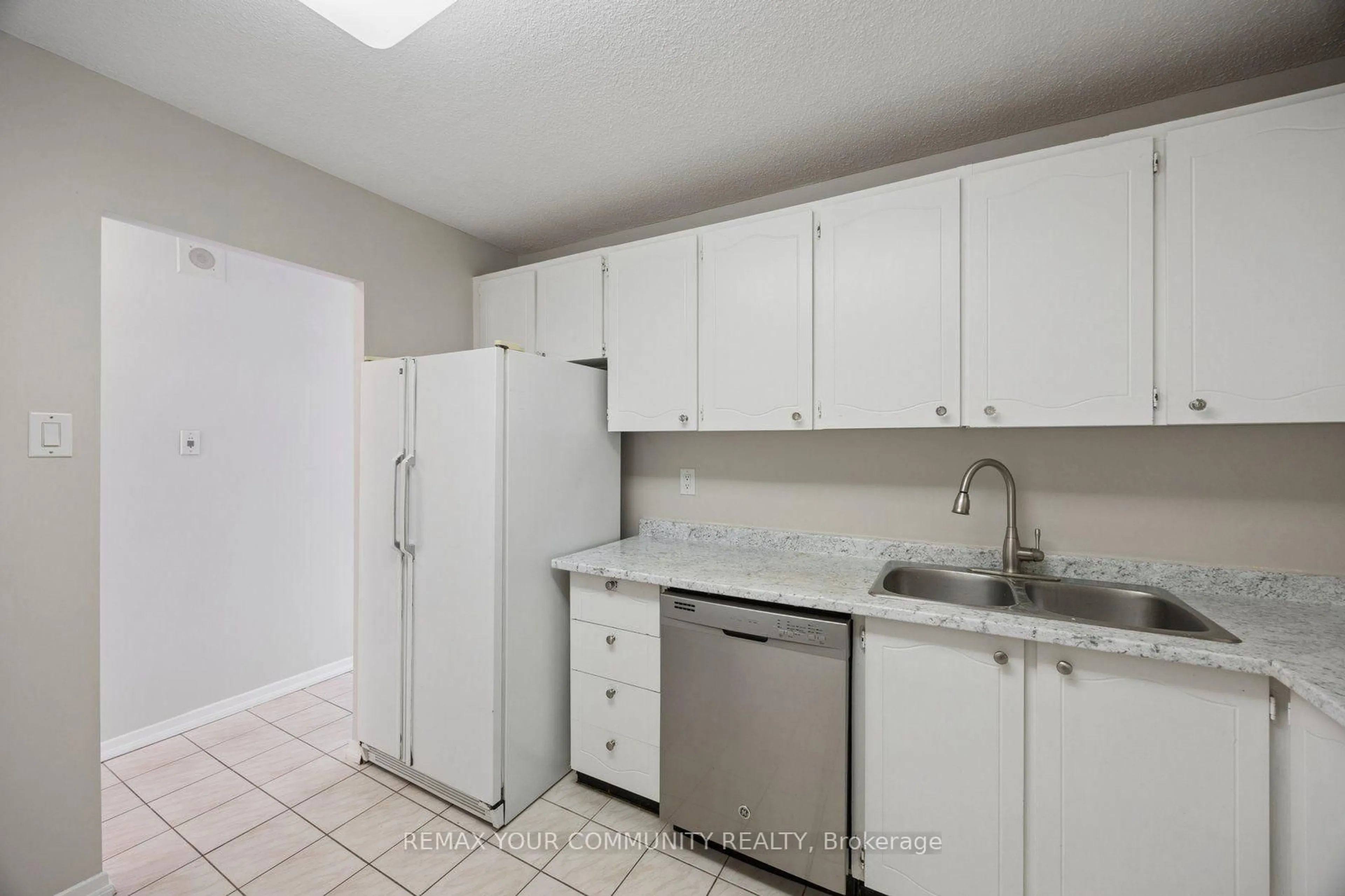 Standard kitchen, unknown for 10 Tangreen Crt #804, Toronto Ontario M2M 4B9