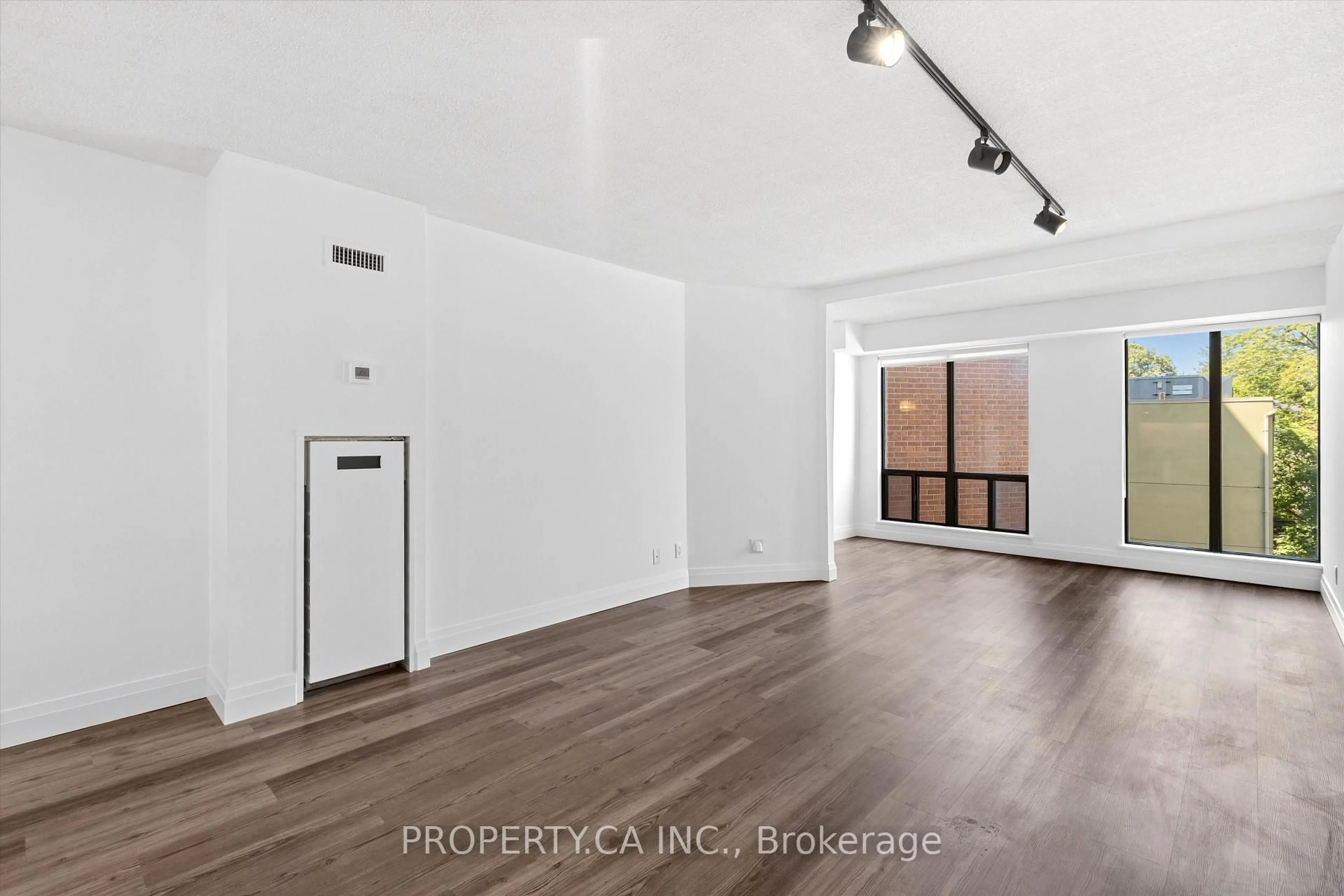 A pic of a room for 456 College St #306, Toronto Ontario M6G 4A3