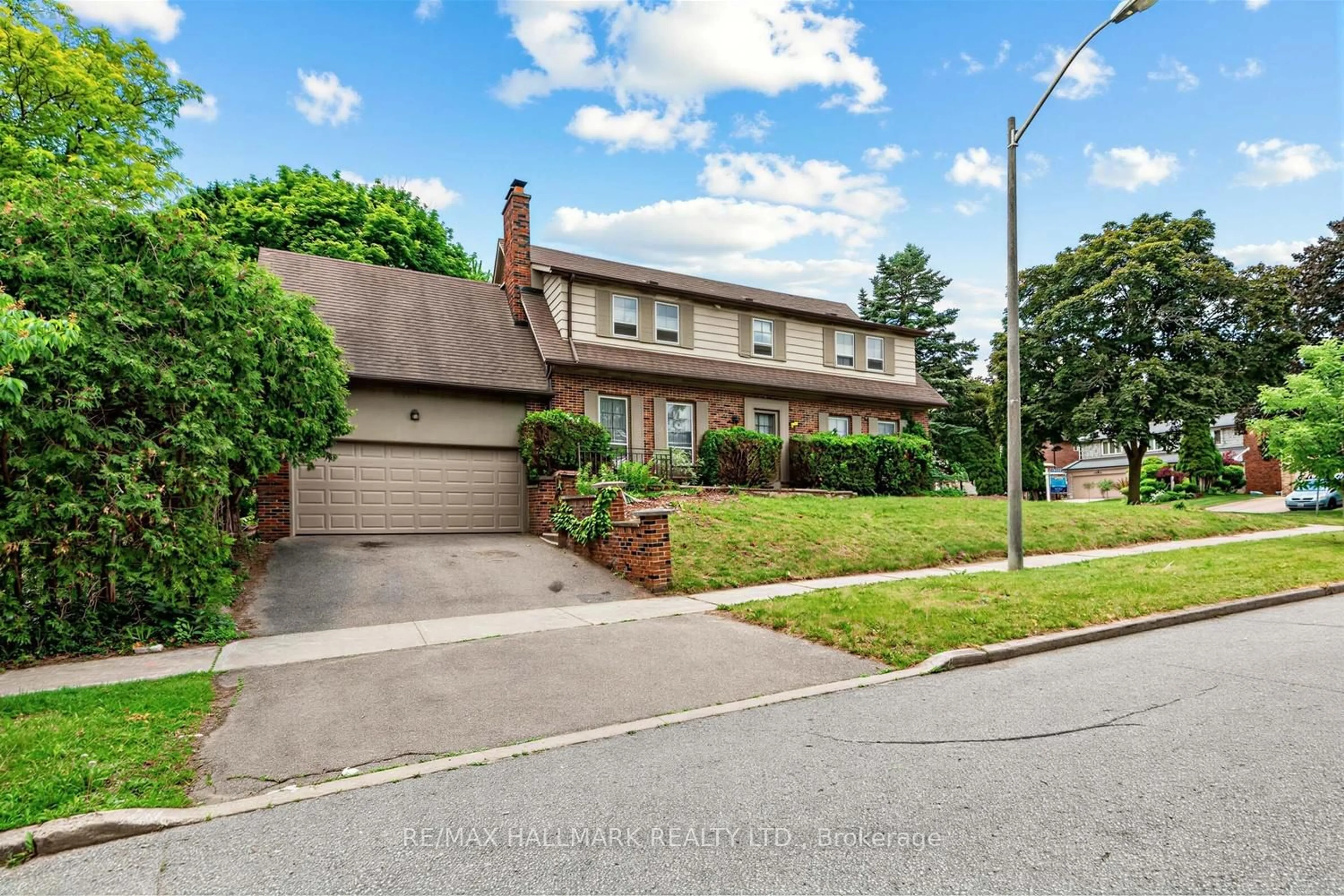 A pic from outside/outdoor area/front of a property/back of a property/a pic from drone, street for 691 Conacher Dr, Toronto Ontario M2M 3N4