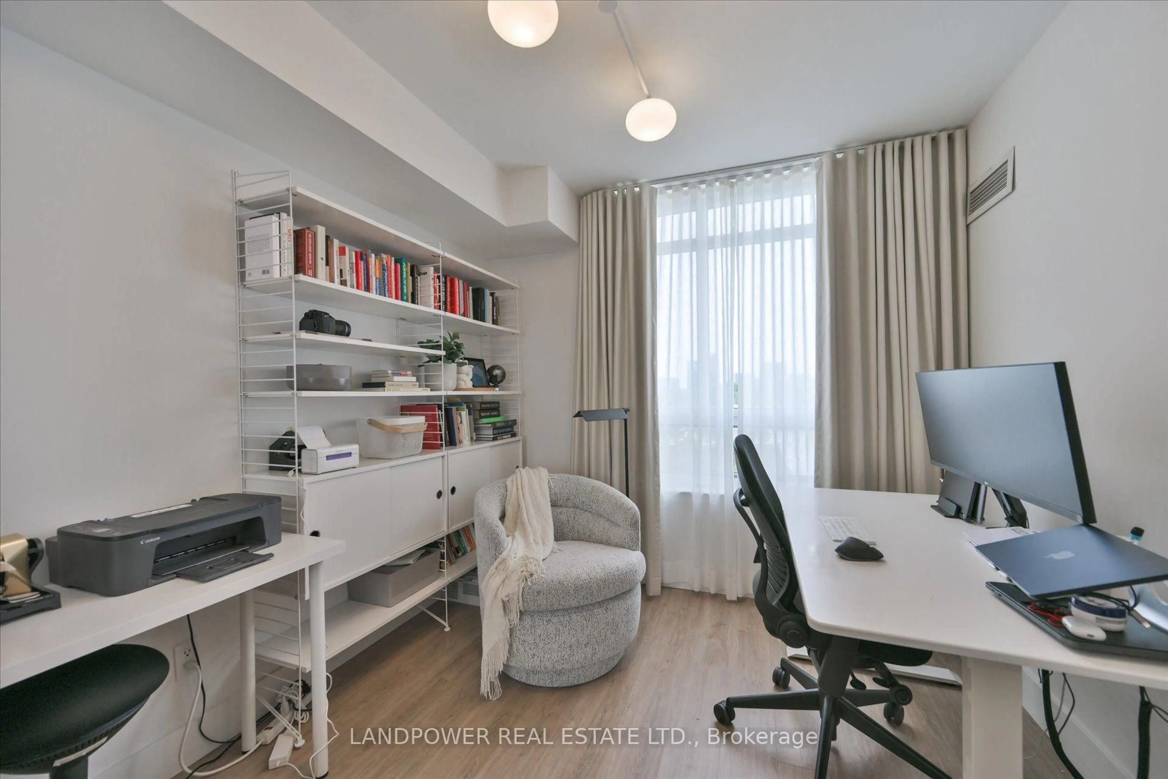 Living room with furniture, wood/laminate floor for 18 Kenaston Gdns #503, Toronto Ontario M2K 1G8