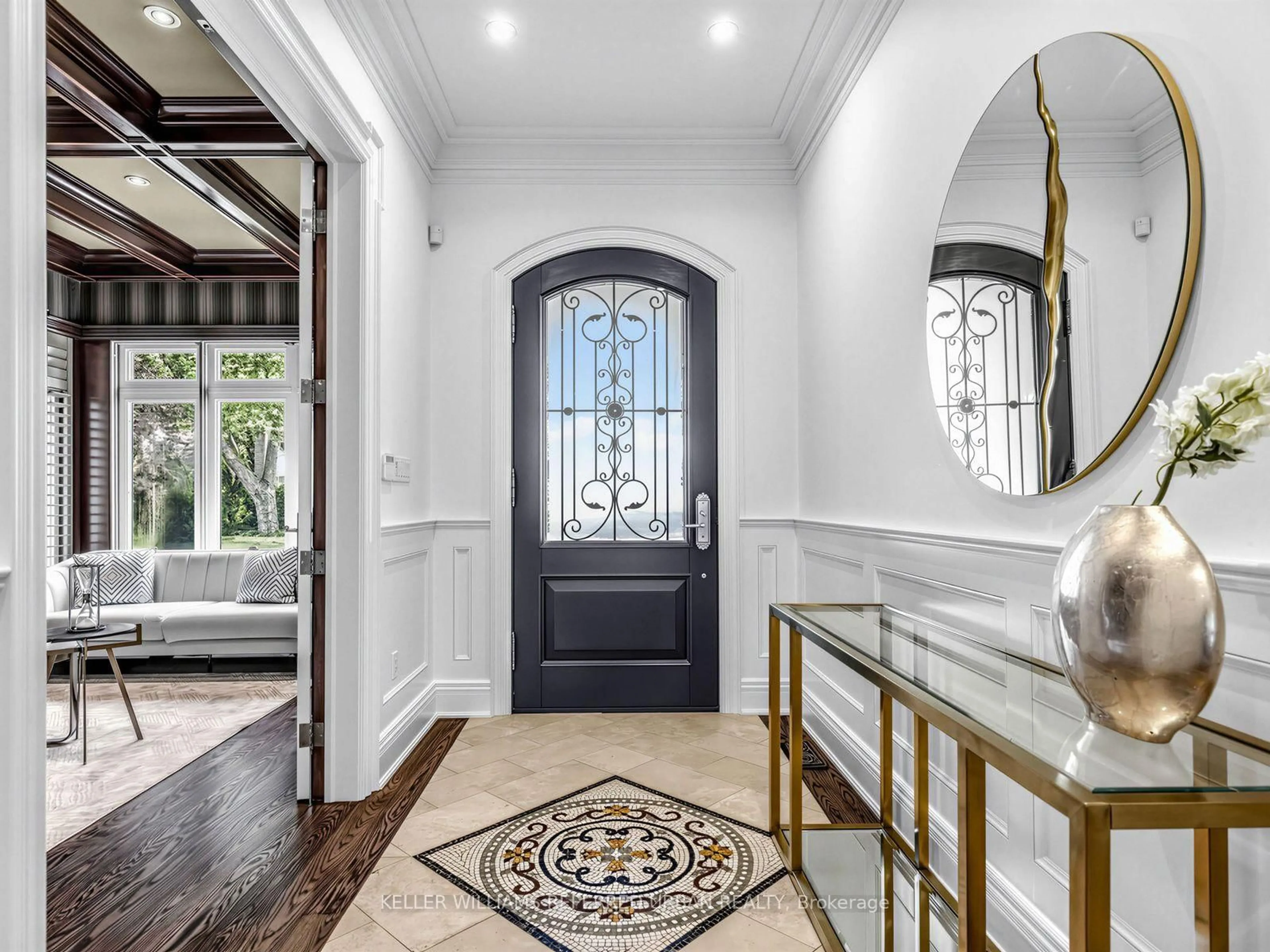 Indoor entryway for 47 Lurgan Dr, Toronto Ontario M2R 1K7