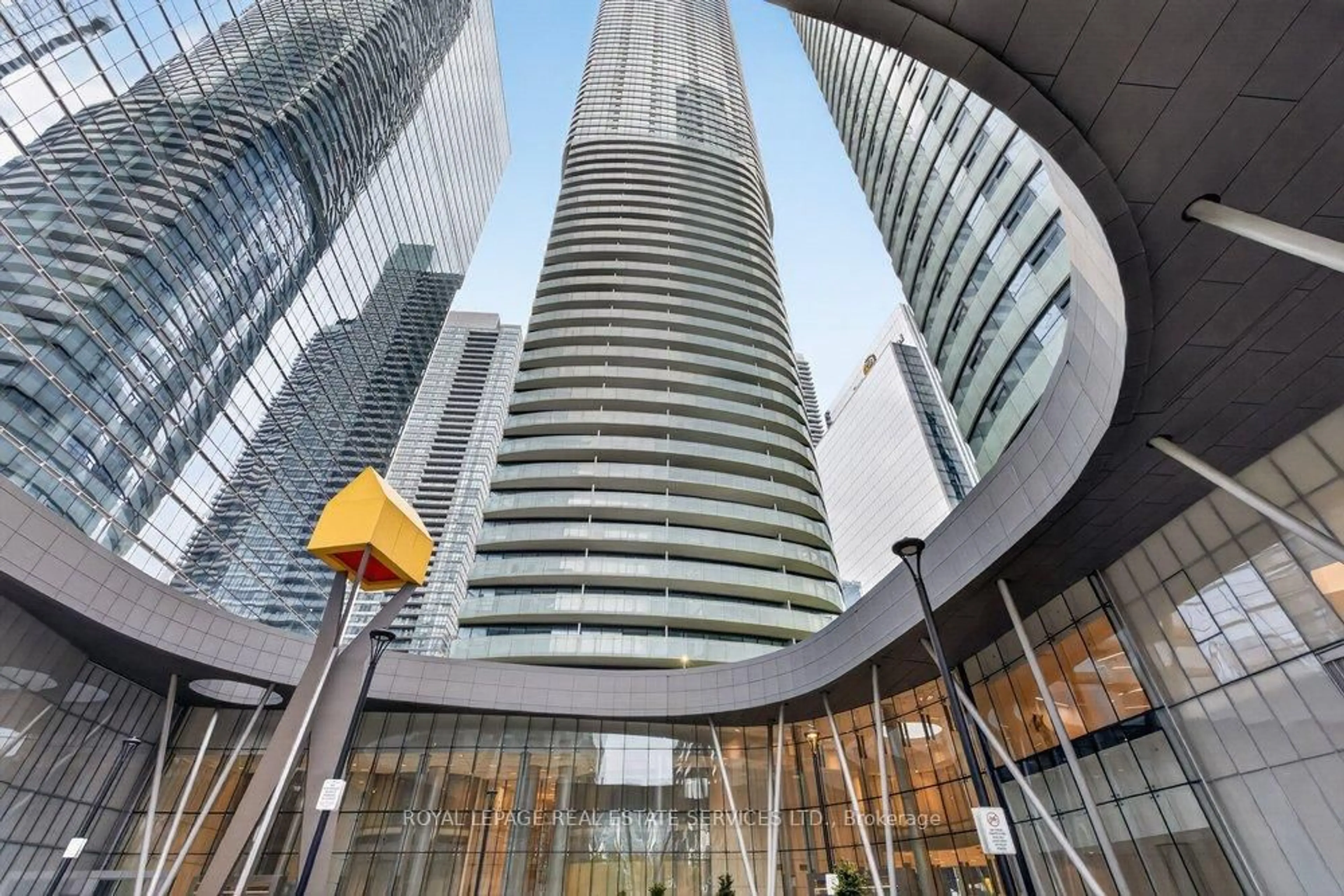 Indoor foyer for 14 York St #1804, Toronto Ontario M5J 0B1