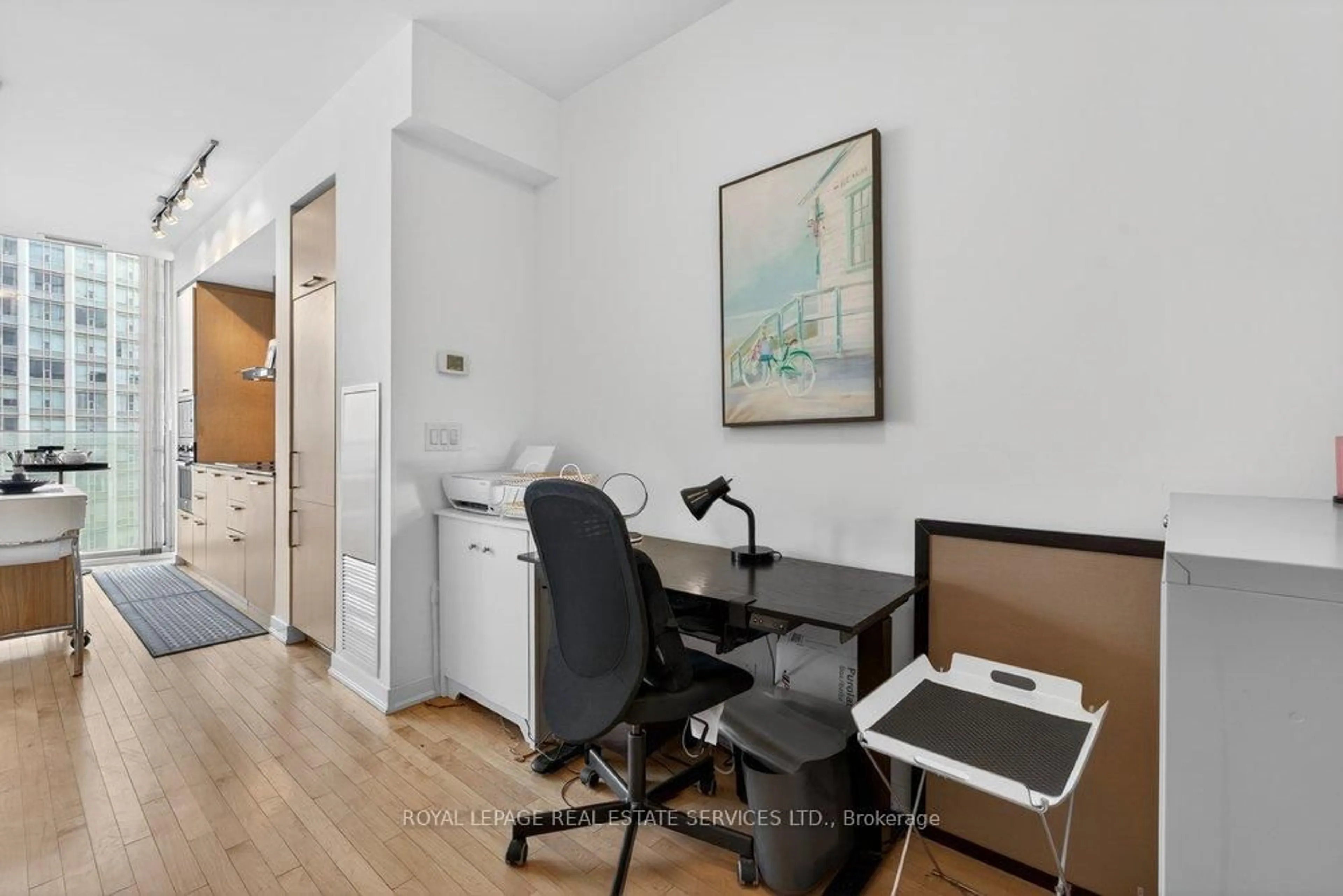 A pic of a room for 14 York St #1804, Toronto Ontario M5J 0B1