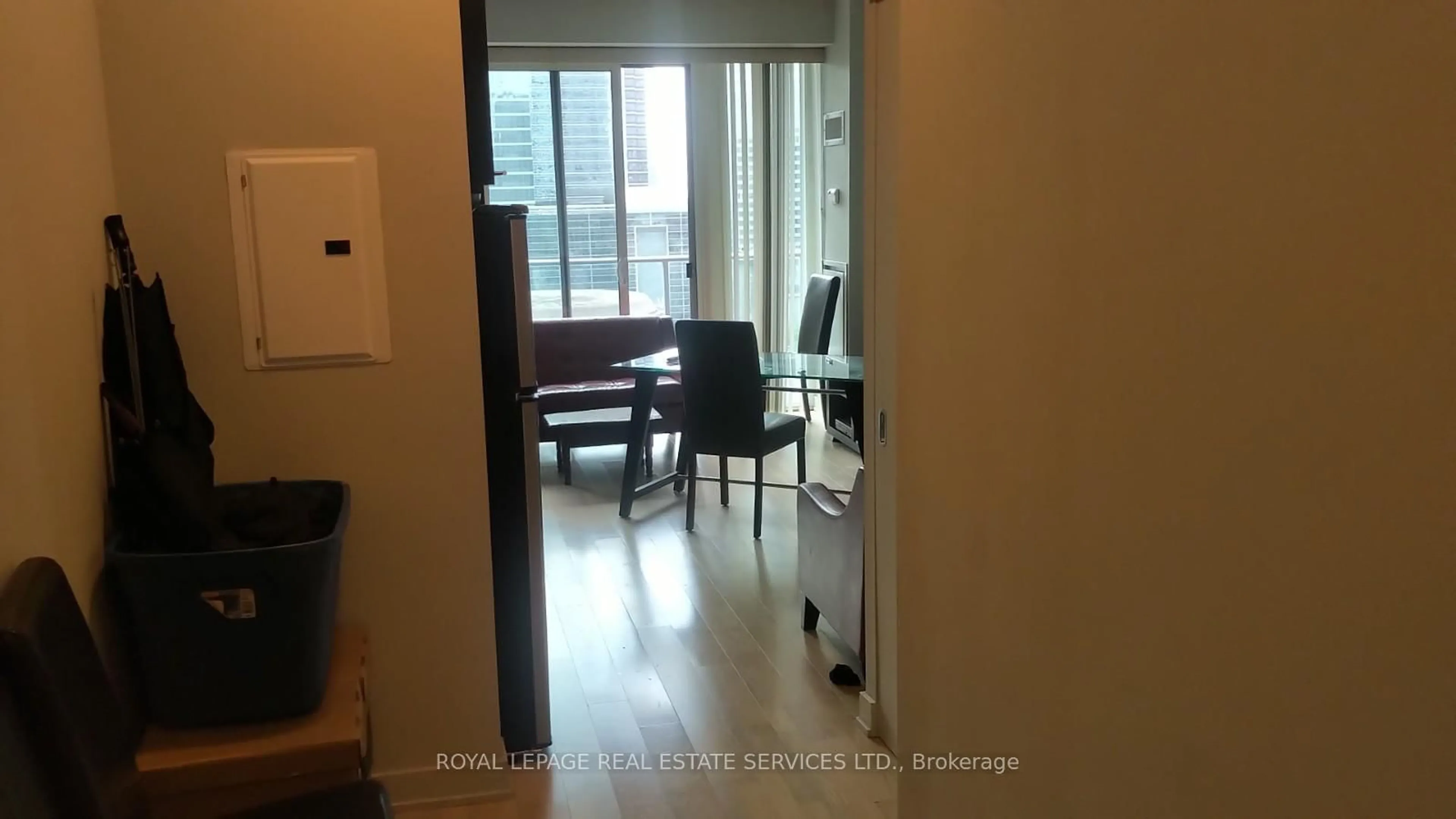 Indoor foyer for 126 Simcoe St #1609, Toronto Ontario M5H 4E6