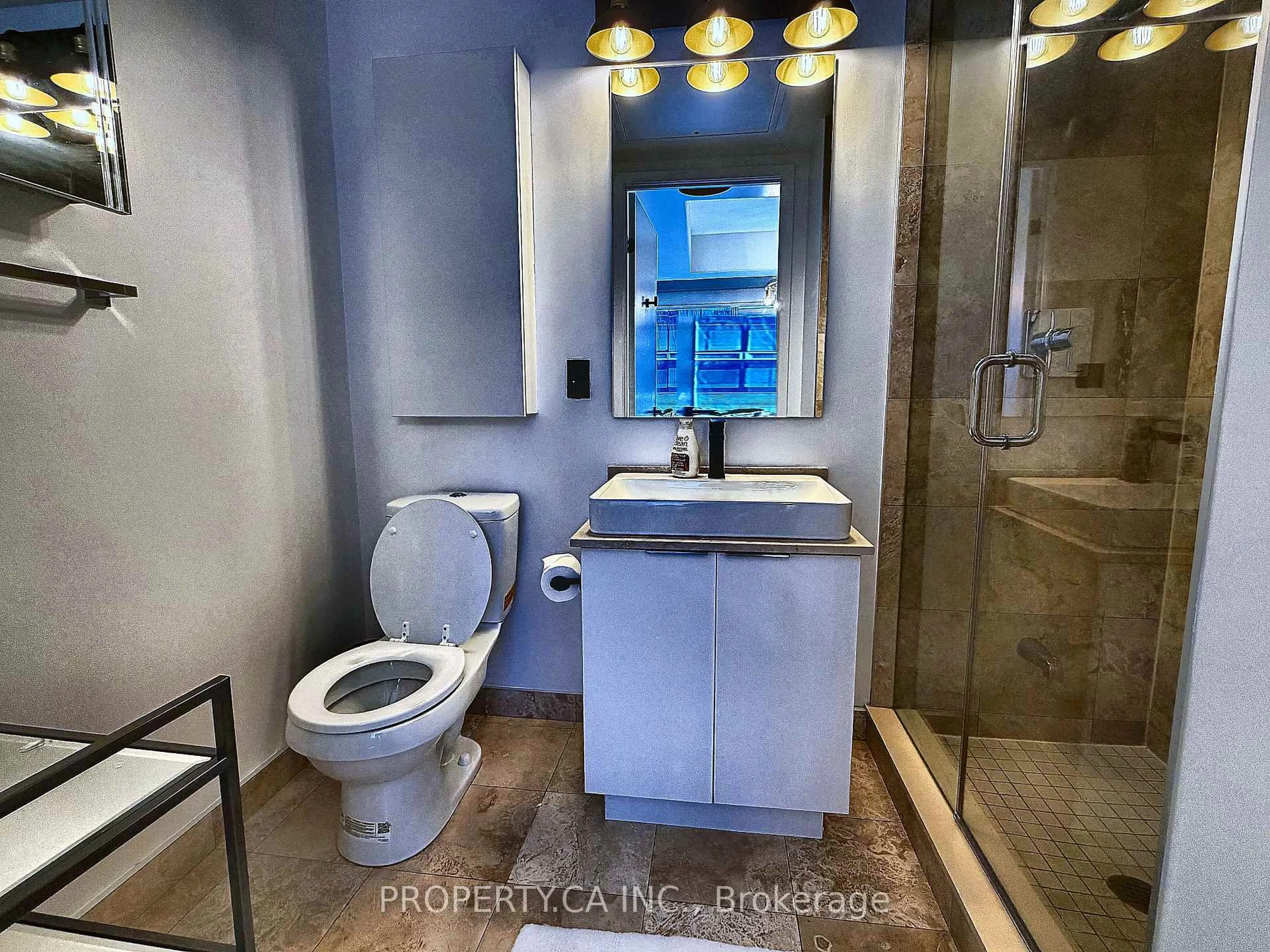 Standard bathroom, ceramic/tile floor for 14 York St #2308, Toronto Ontario M5J 0A9