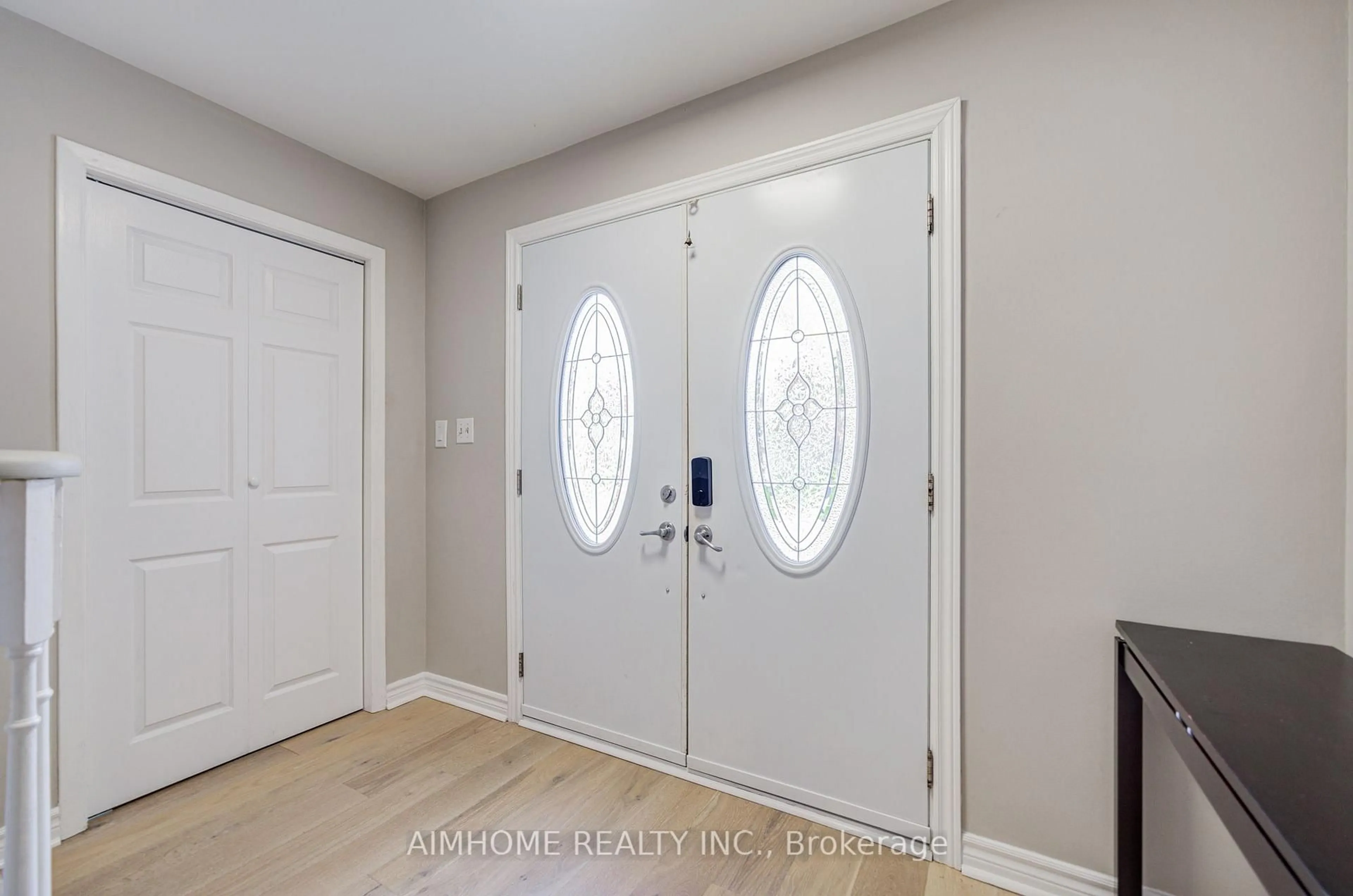 Indoor entryway for 163 Chipwood Cres, Toronto Ontario M2J 3X6