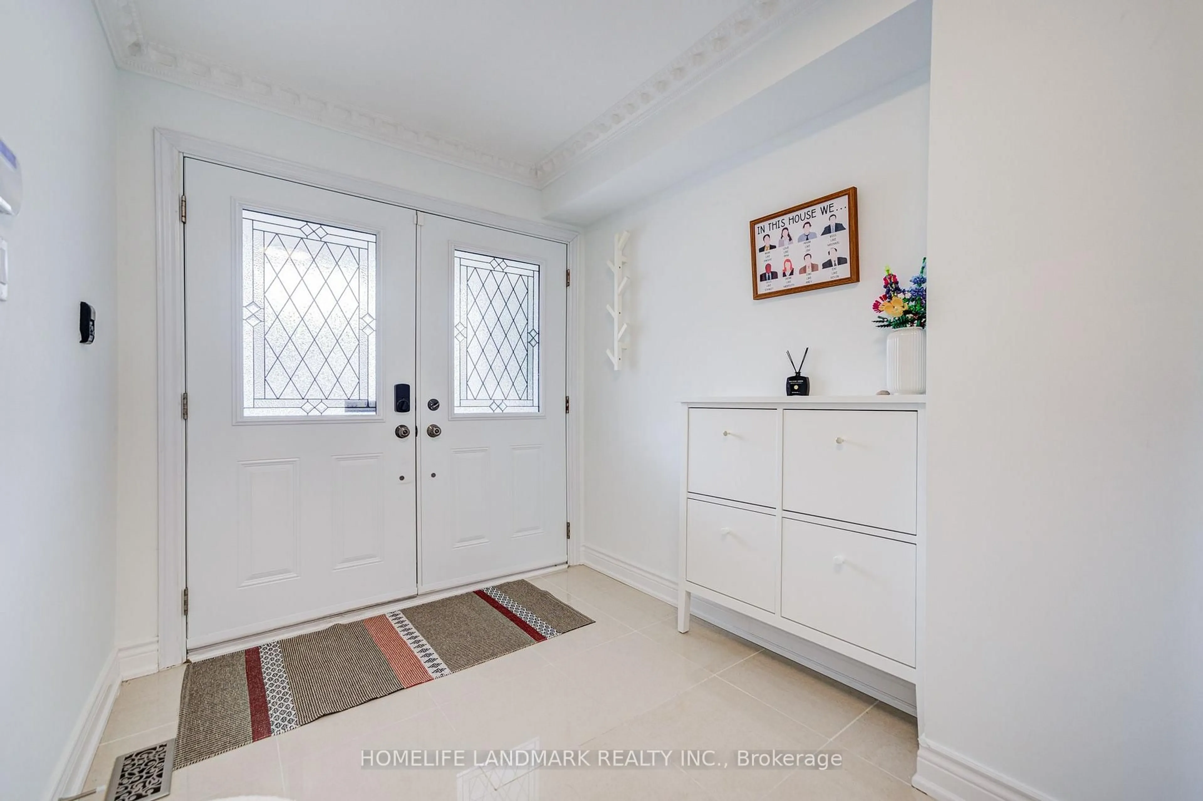 Indoor entryway for 53 Chipwood Cres, Toronto Ontario M2J 3X6
