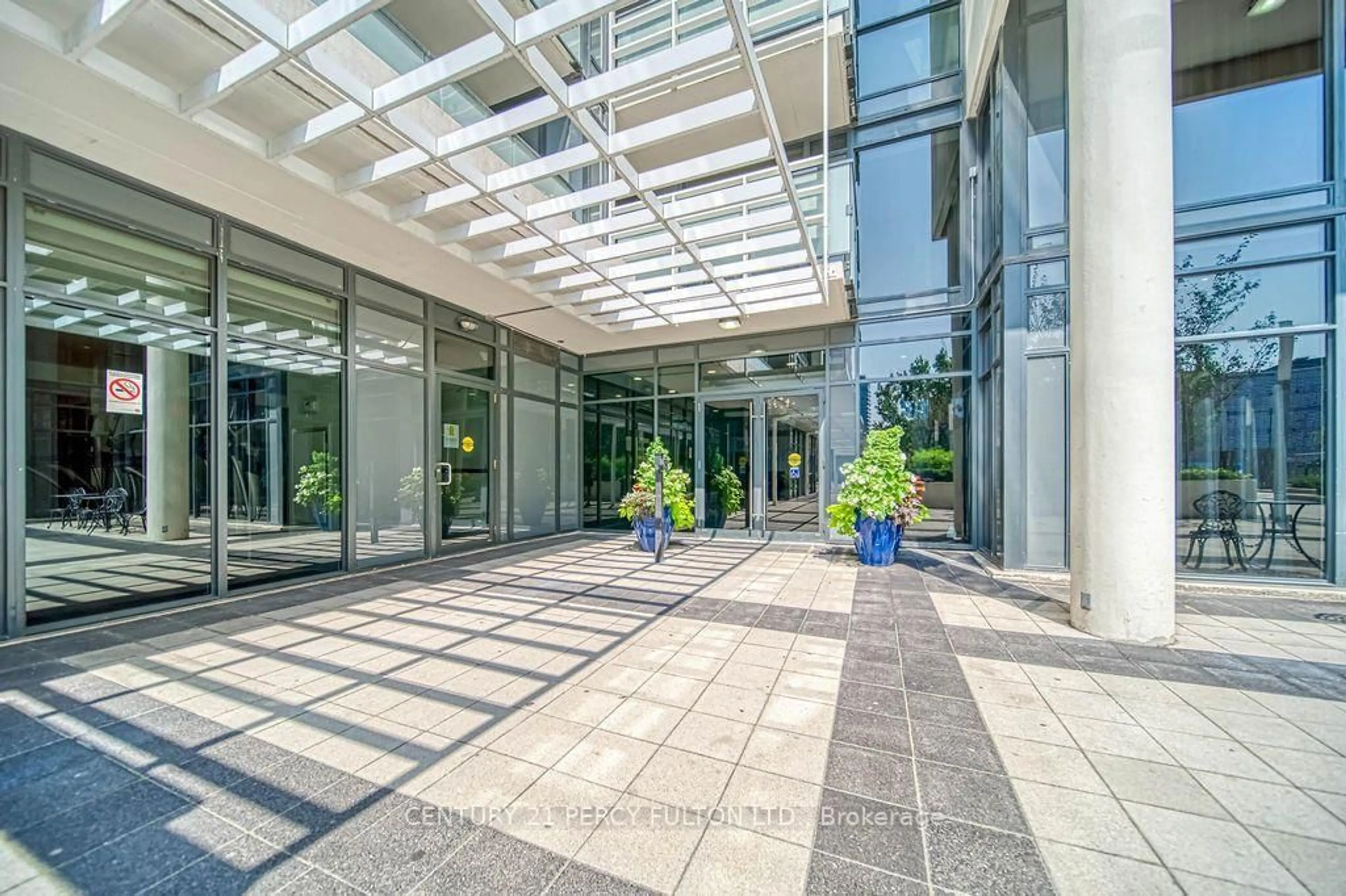 Indoor foyer for 400 Adelaide St #1107, Toronto Ontario M5A 4S3
