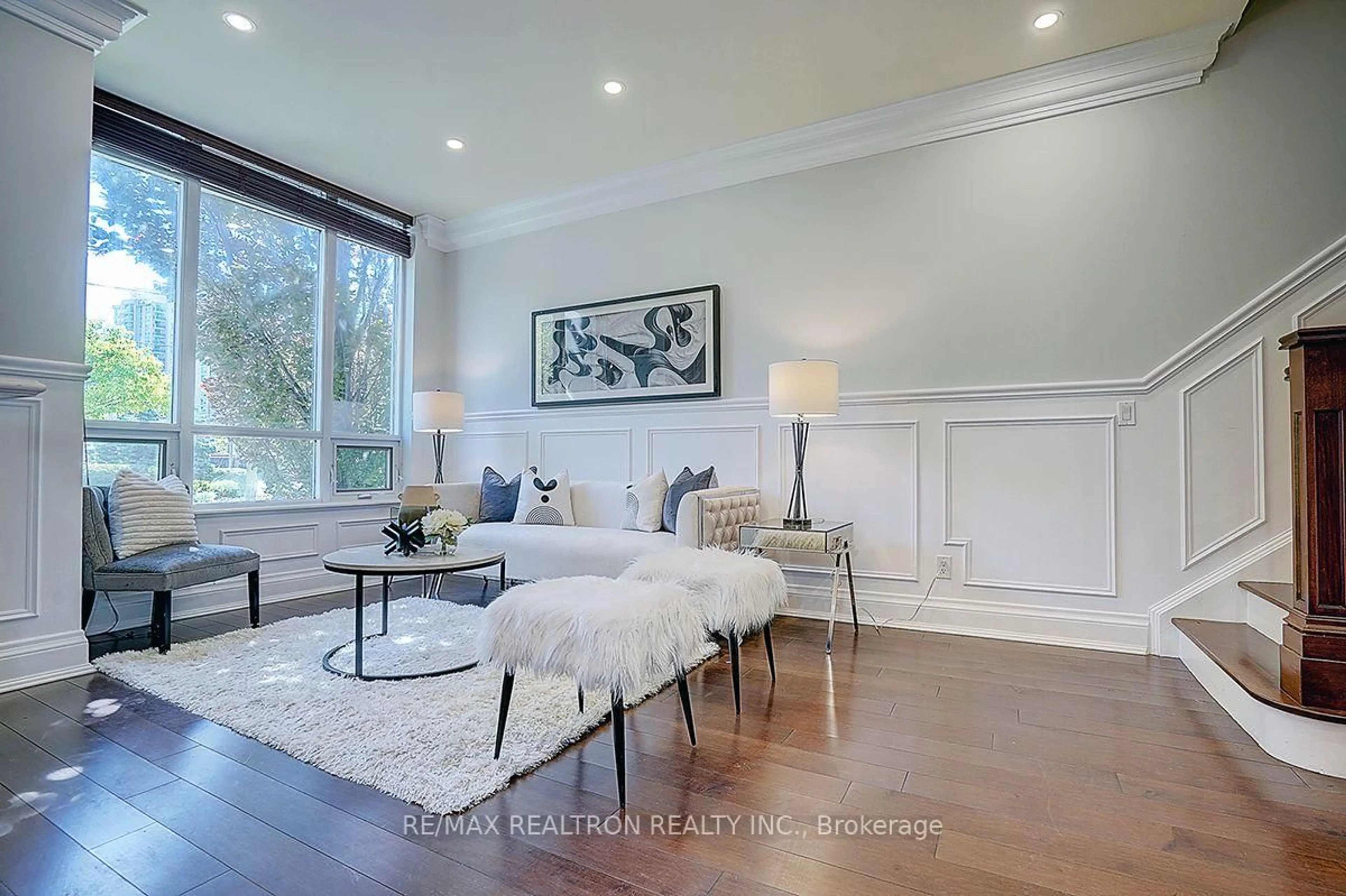 Living room with furniture, unknown for 274 Duplex Ave, Toronto Ontario M2M 0A4