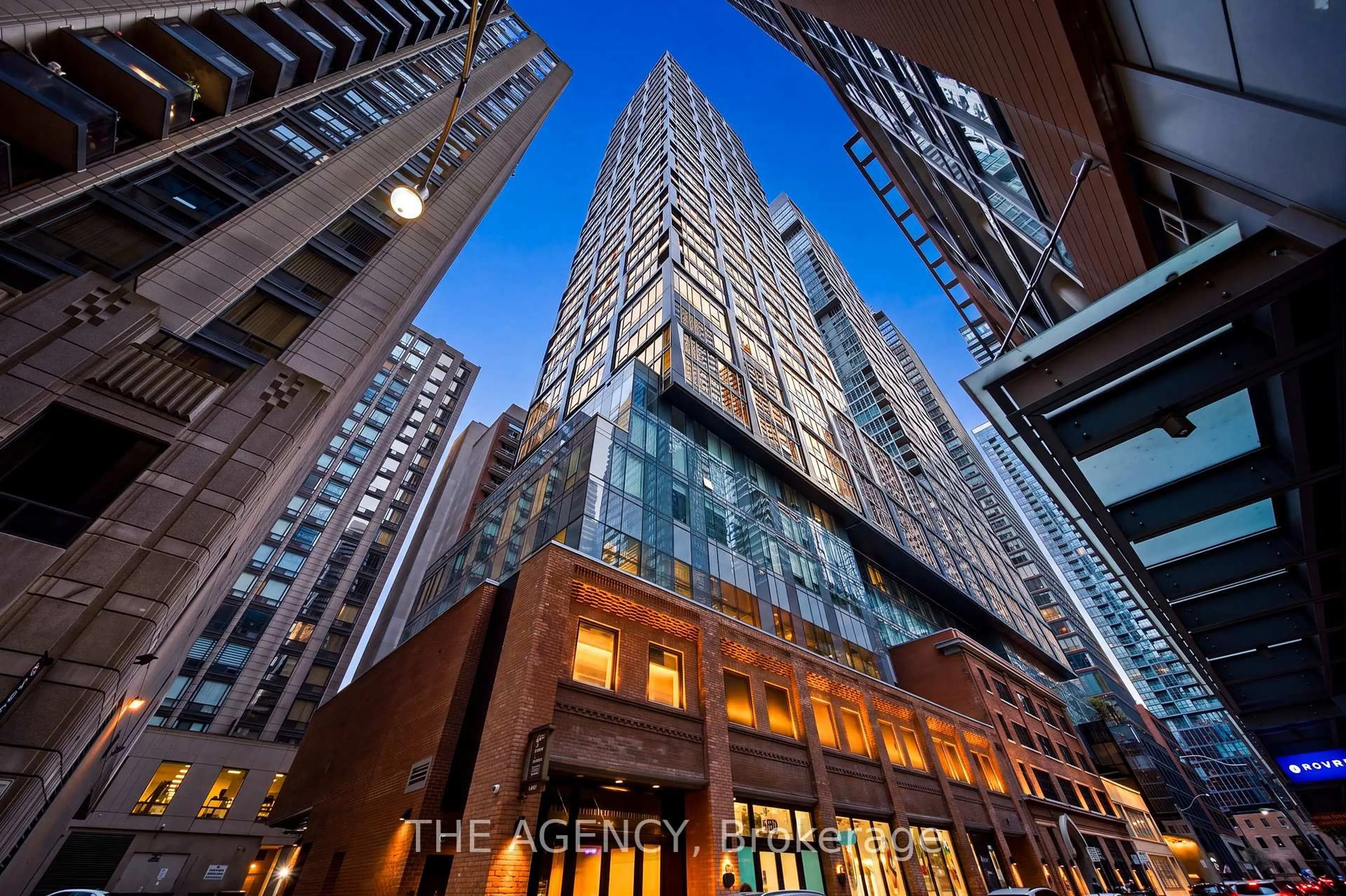 Indoor foyer for 15 Mercer St #2908, Toronto Ontario M5V 0T8