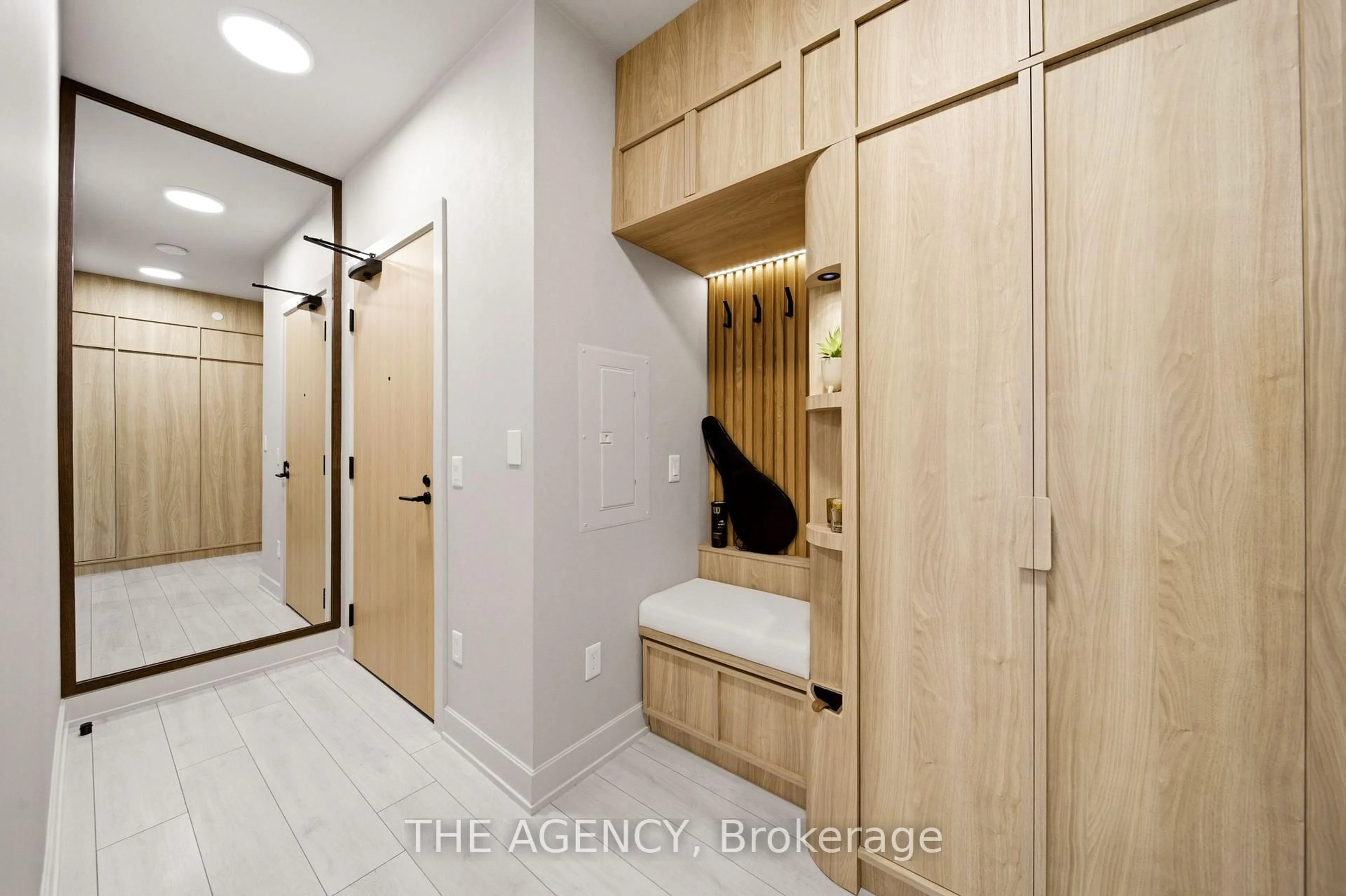 Indoor entryway for 15 Mercer St #2908, Toronto Ontario M5V 0T8