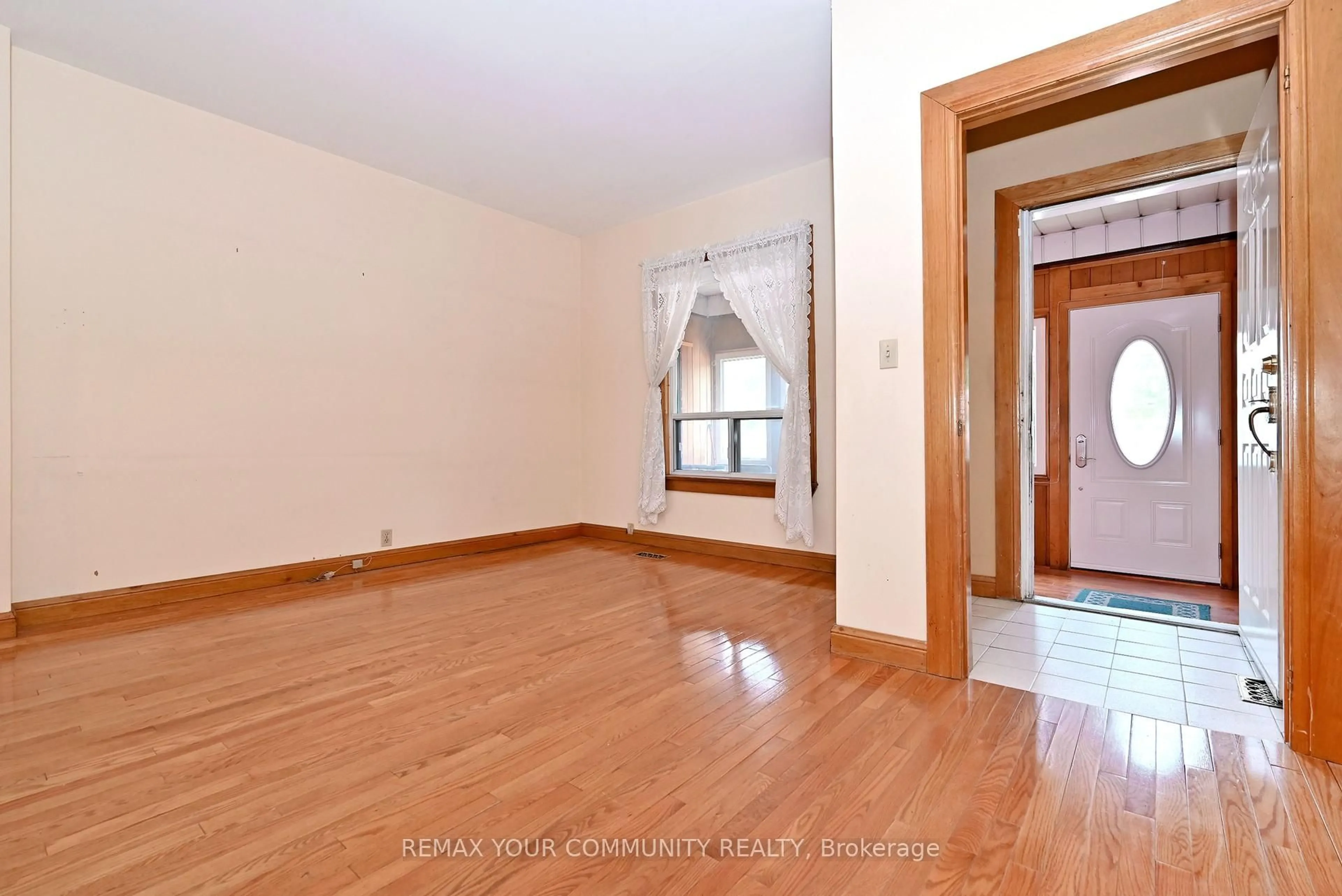 A pic of a room for 520 Dufferin St, Toronto Ontario M6K 2A6