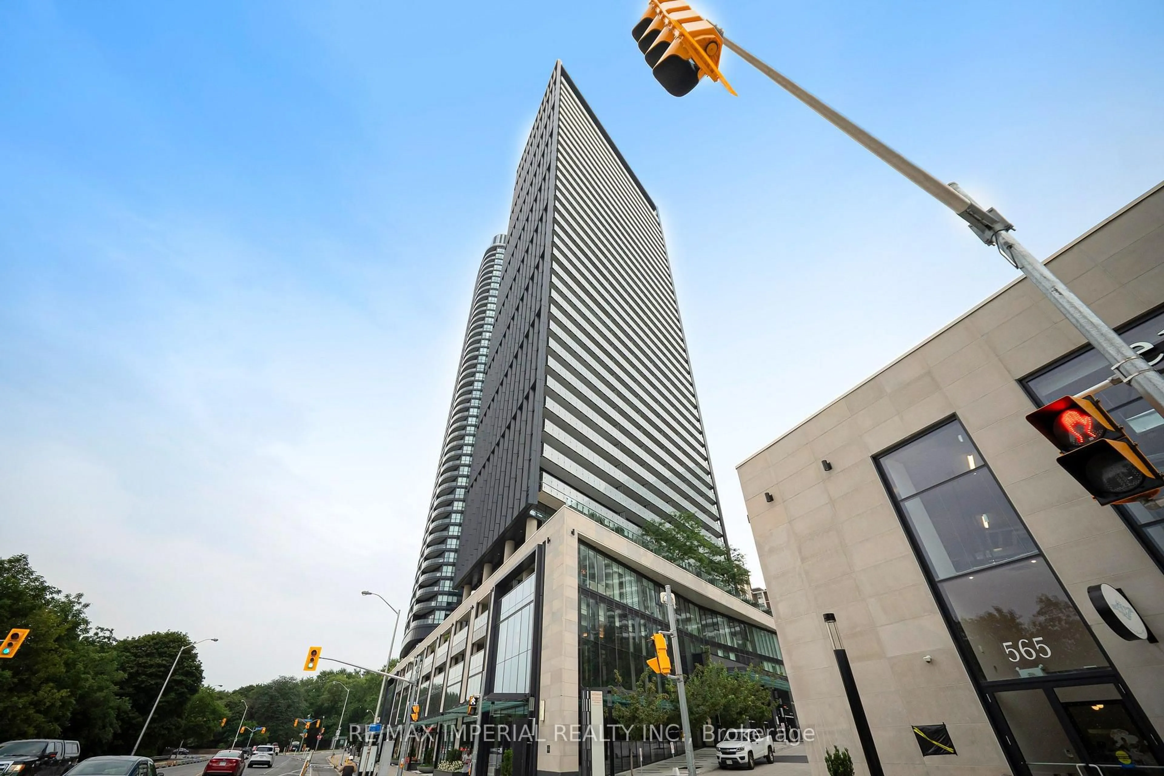 Indoor foyer for 575 Bloor St #2410, Toronto Ontario M4W 0B2