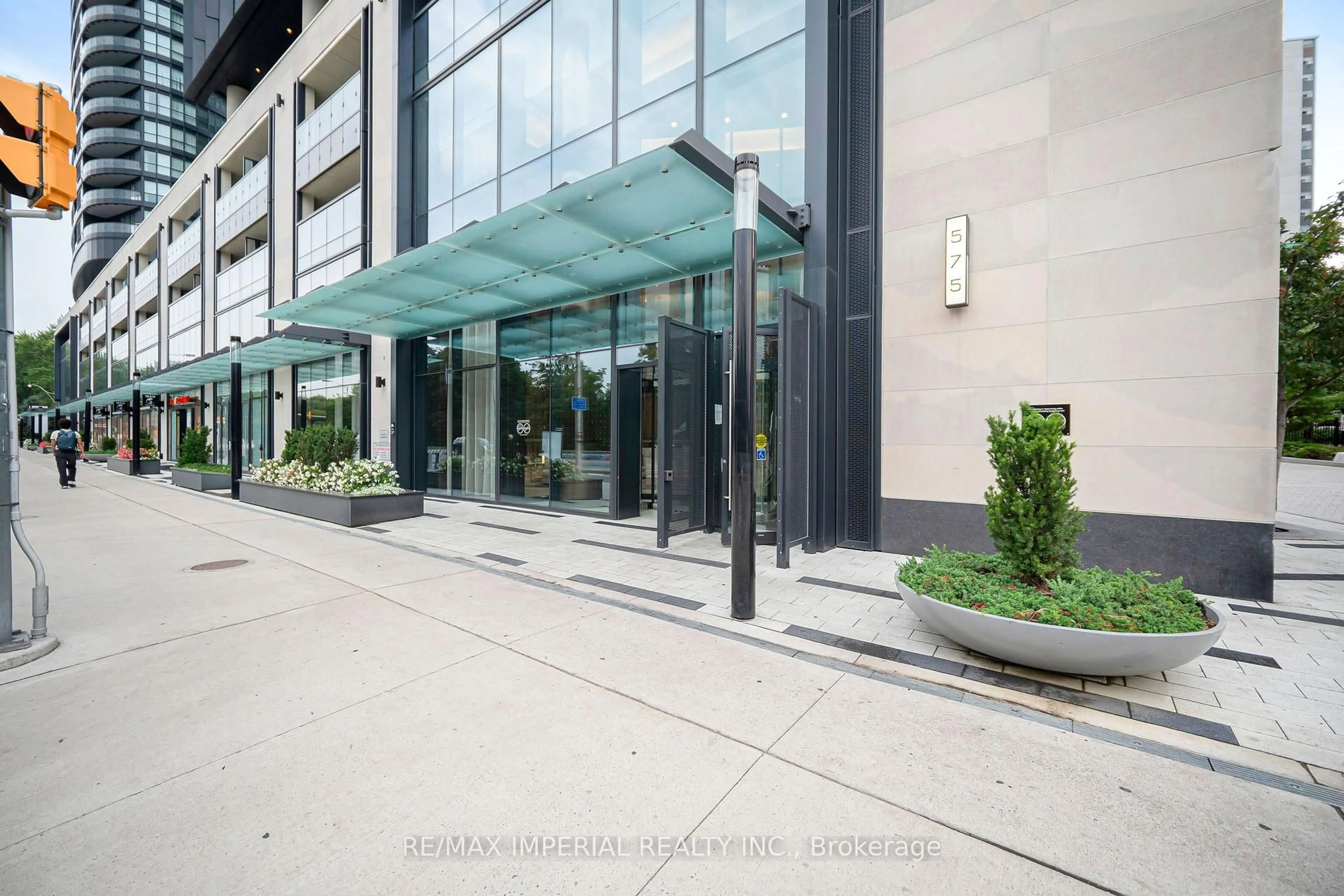 Indoor foyer for 575 Bloor St #2410, Toronto Ontario M4W 0B2