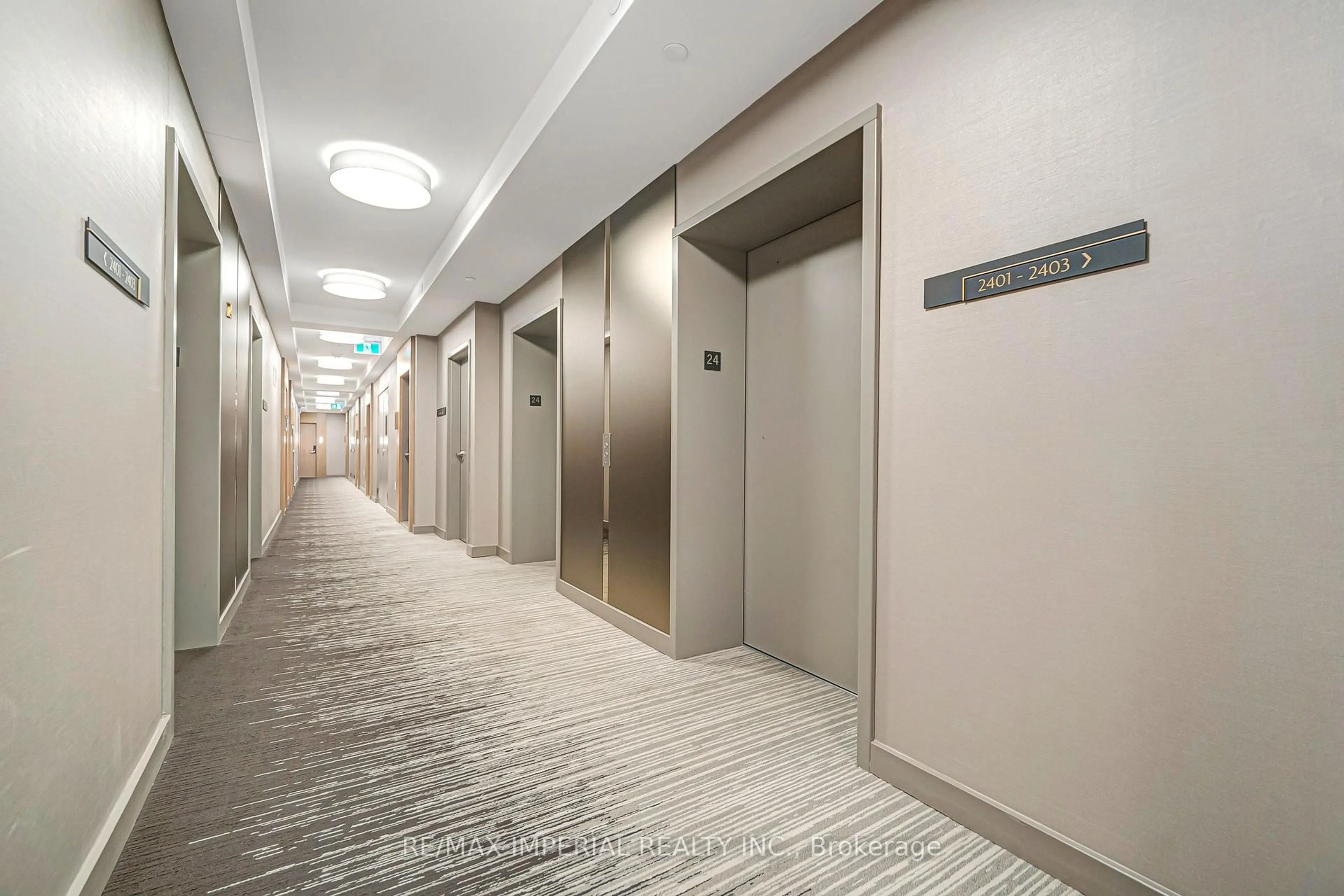 Indoor foyer for 575 Bloor St #2410, Toronto Ontario M4W 0B2