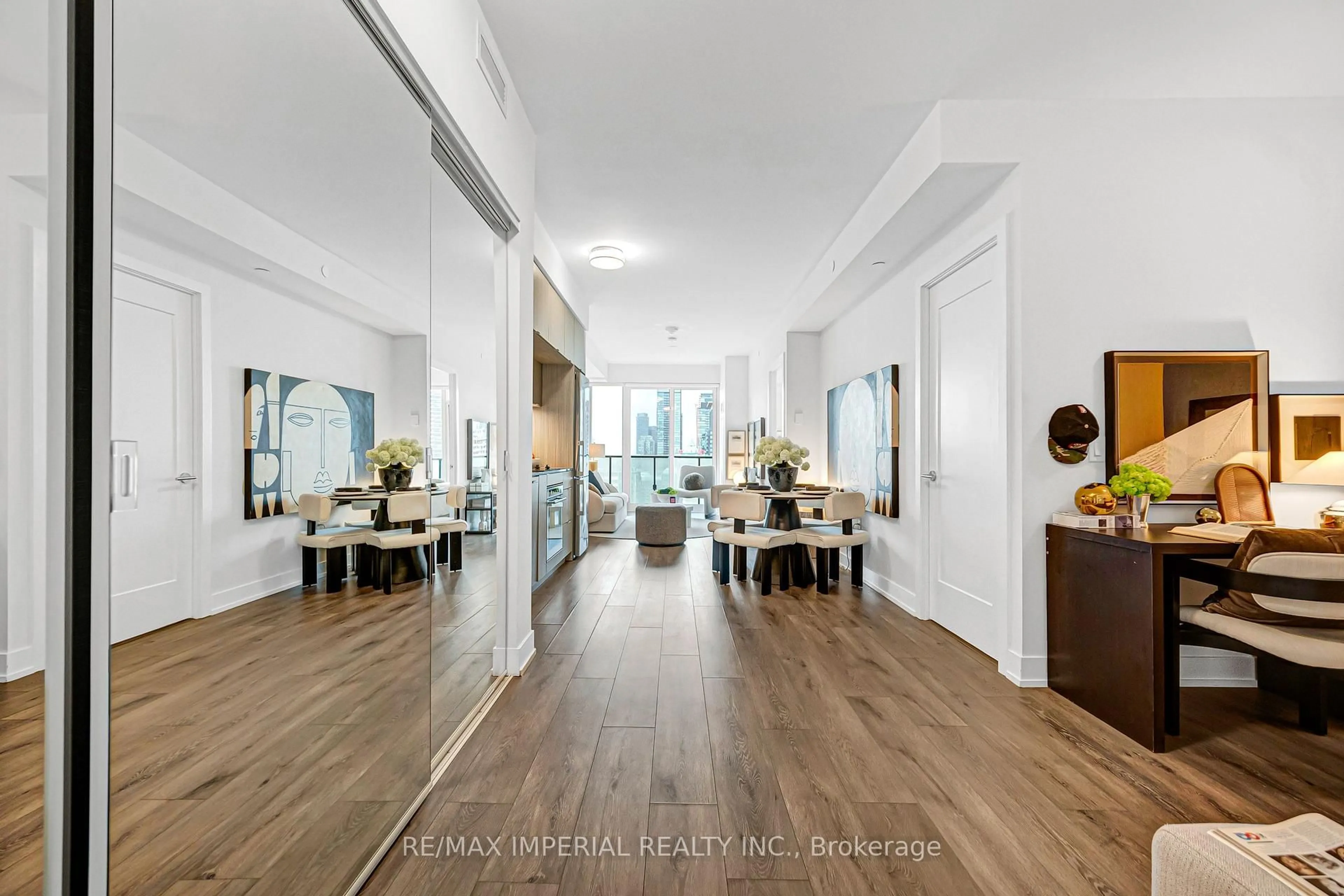 Indoor foyer for 575 Bloor St #2410, Toronto Ontario M4W 0B2