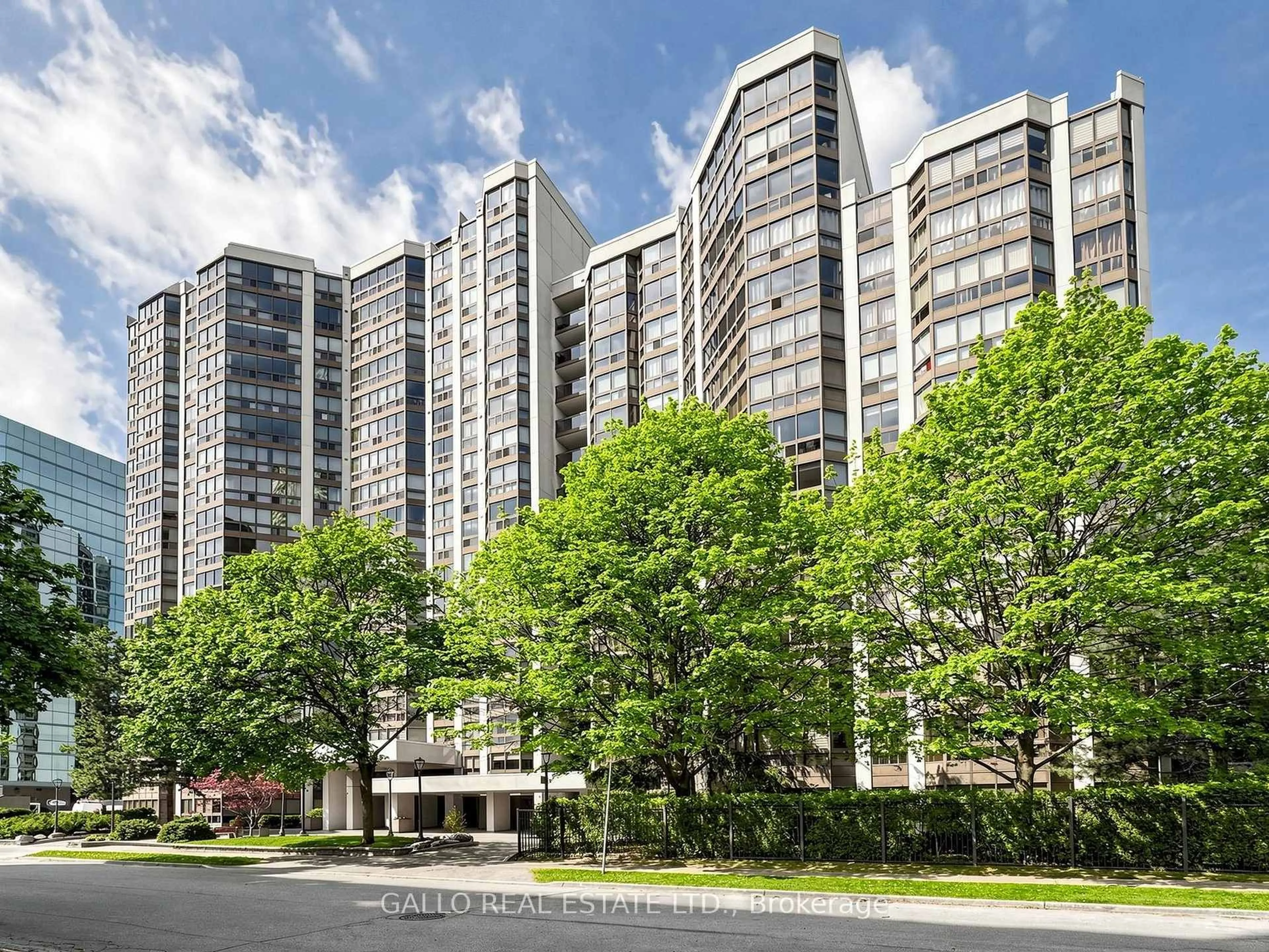 Indoor foyer for 10 Kenneth Ave #203, Toronto Ontario M2N 6K6