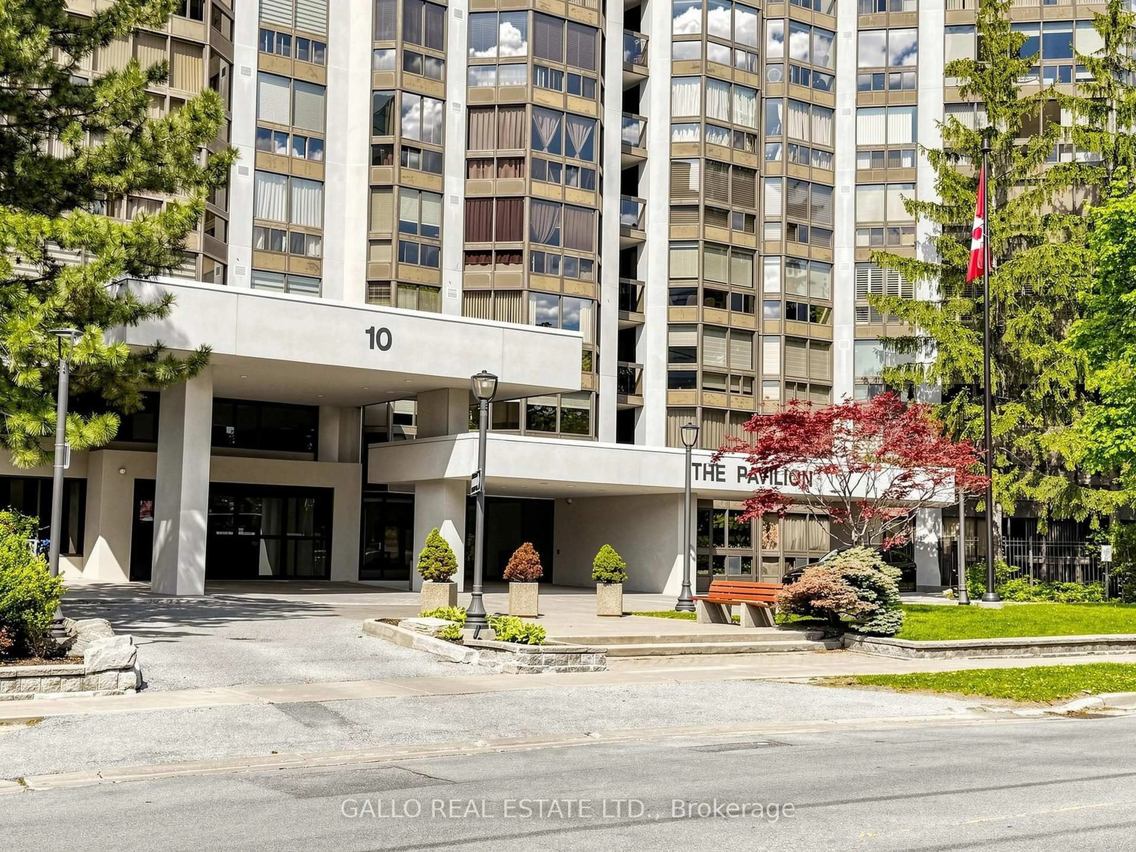 Indoor foyer for 10 Kenneth Ave #203, Toronto Ontario M2N 6K6