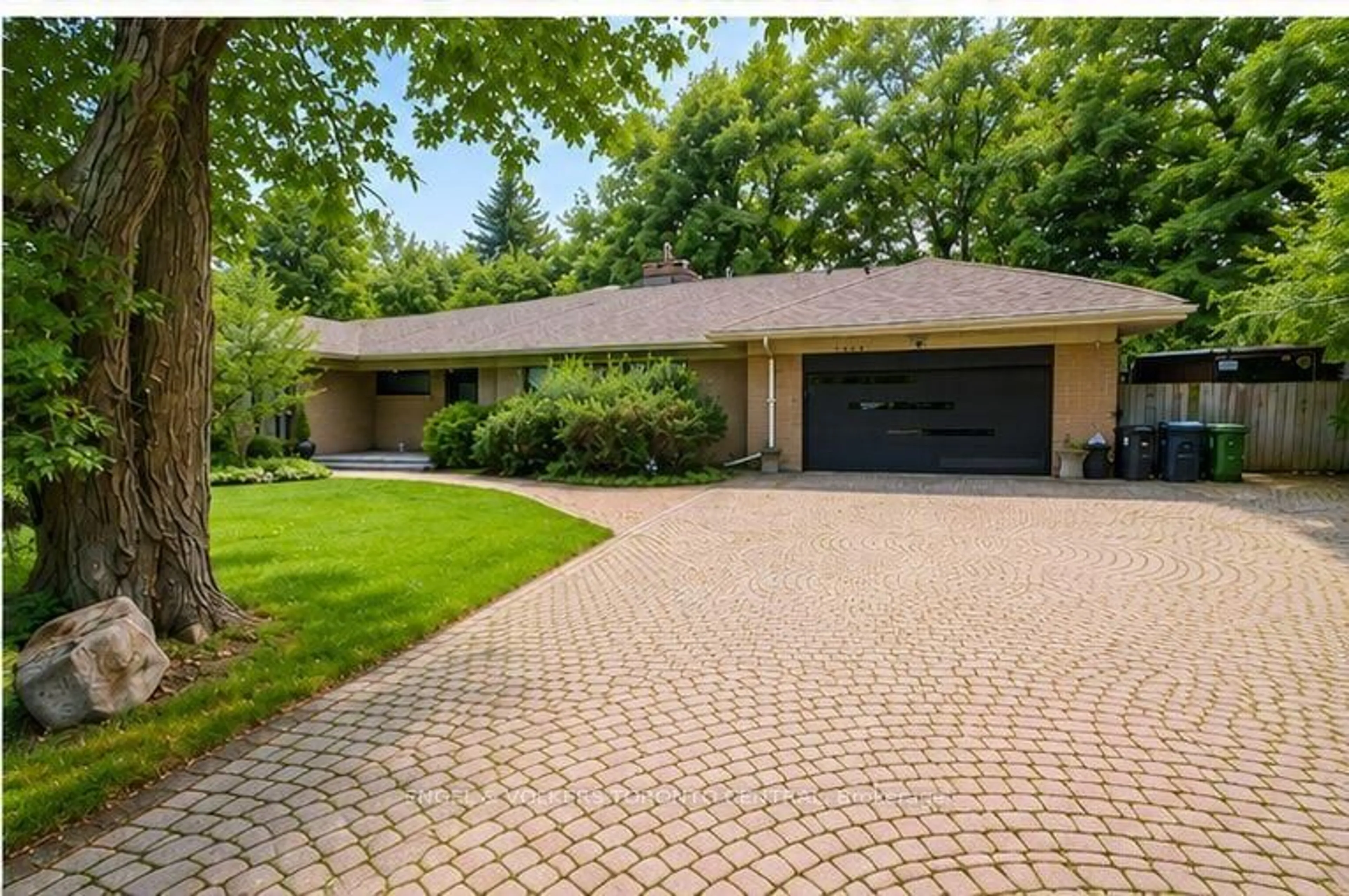 Home with brick exterior material, street for 2424 Bayview Ave, Toronto Ontario M2L 1A3