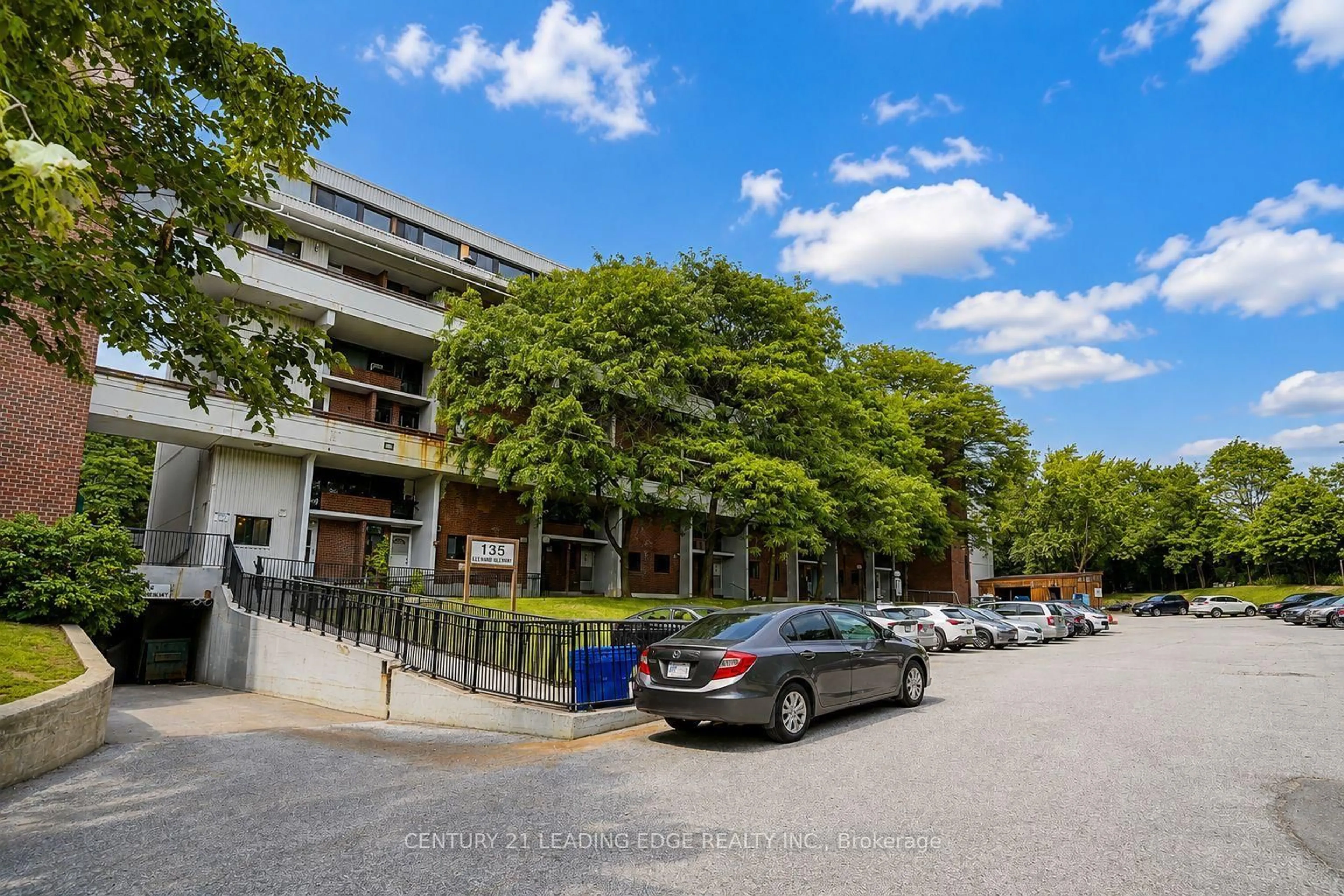 Unknown for 135 Leeward Glwy #207, Toronto Ontario M3C 2Z2