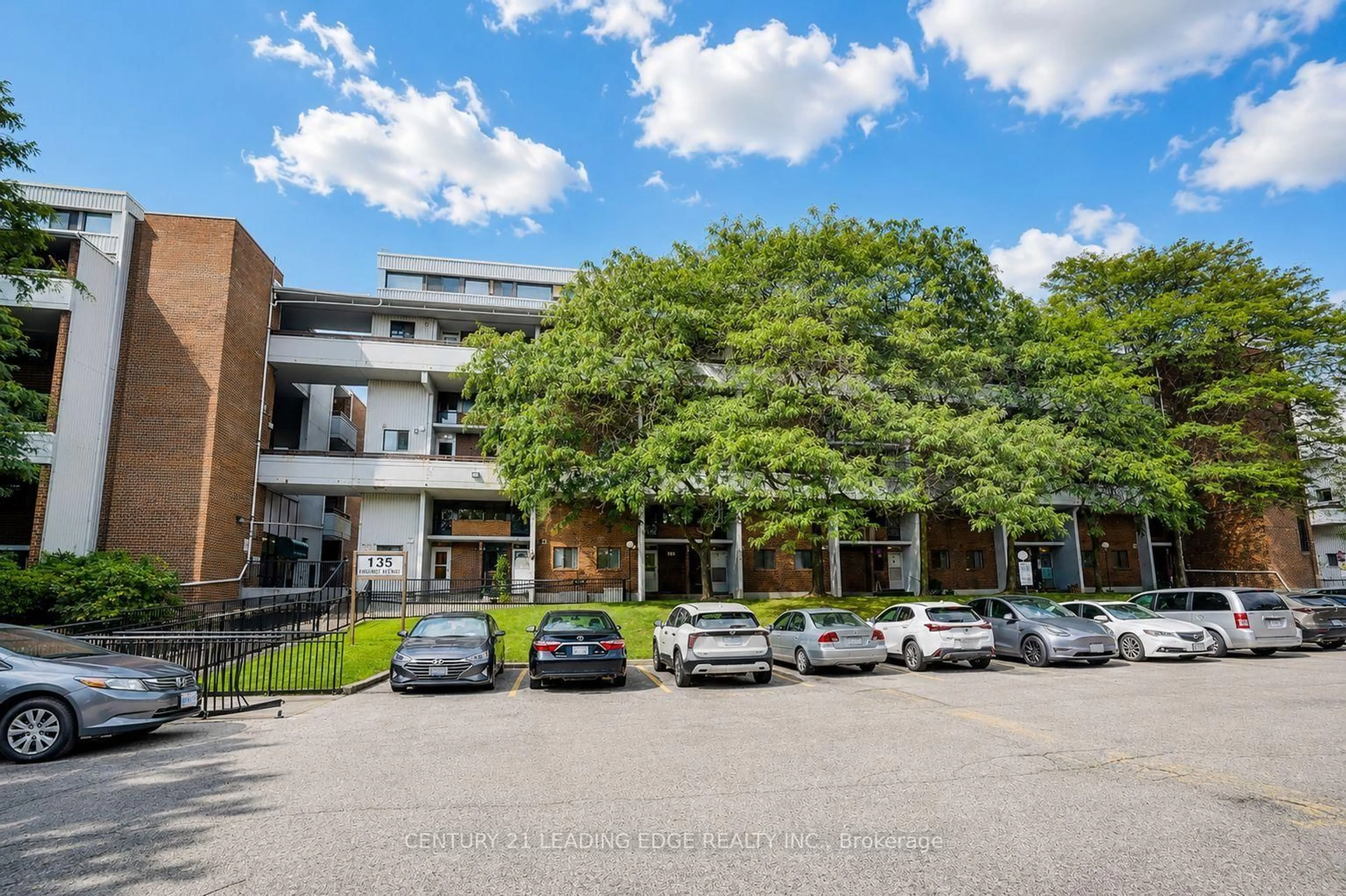Unknown for 135 Leeward Glwy #207, Toronto Ontario M3C 2Z2