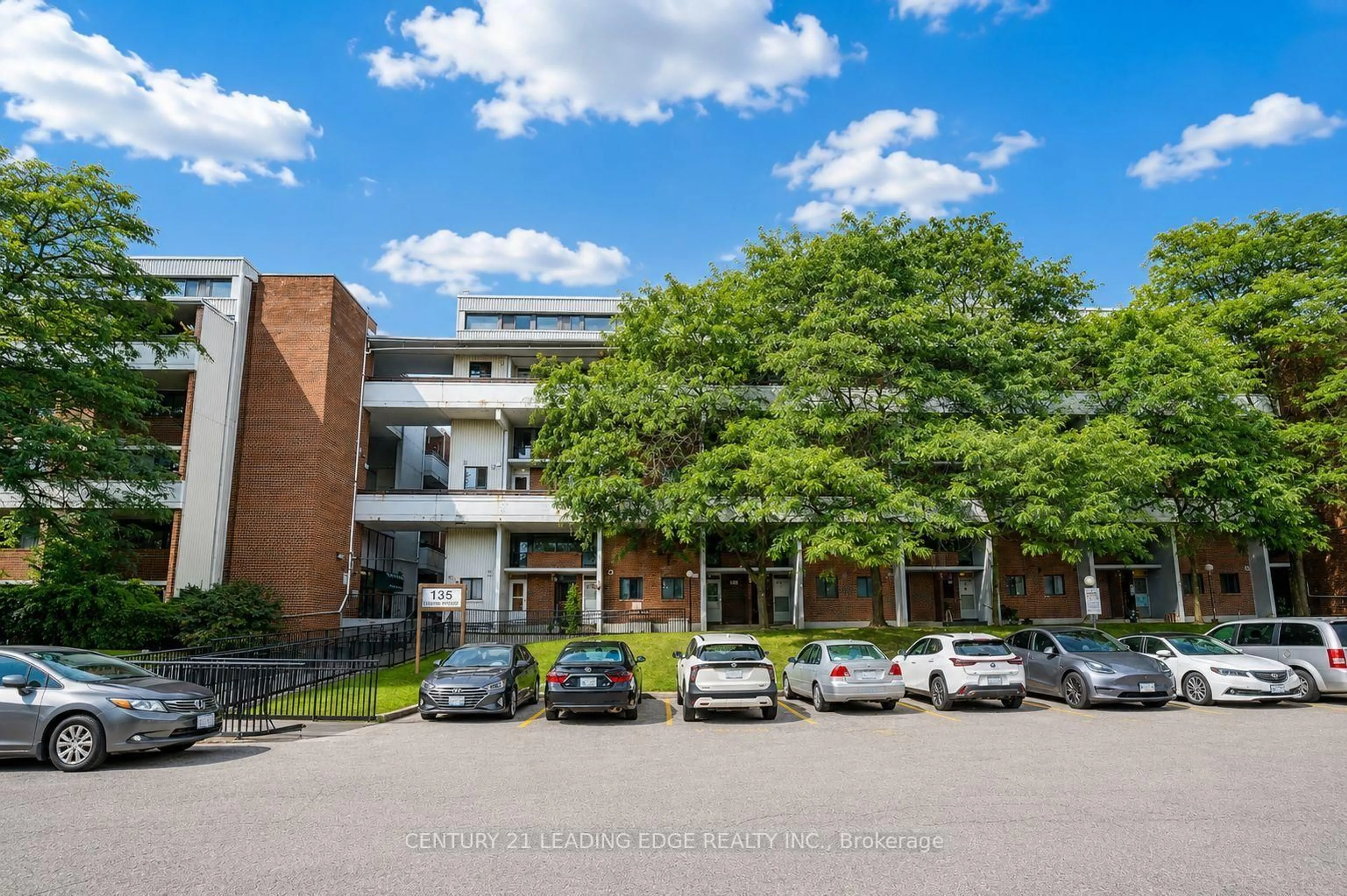 Unknown for 135 Leeward Glwy #207, Toronto Ontario M3C 2Z2