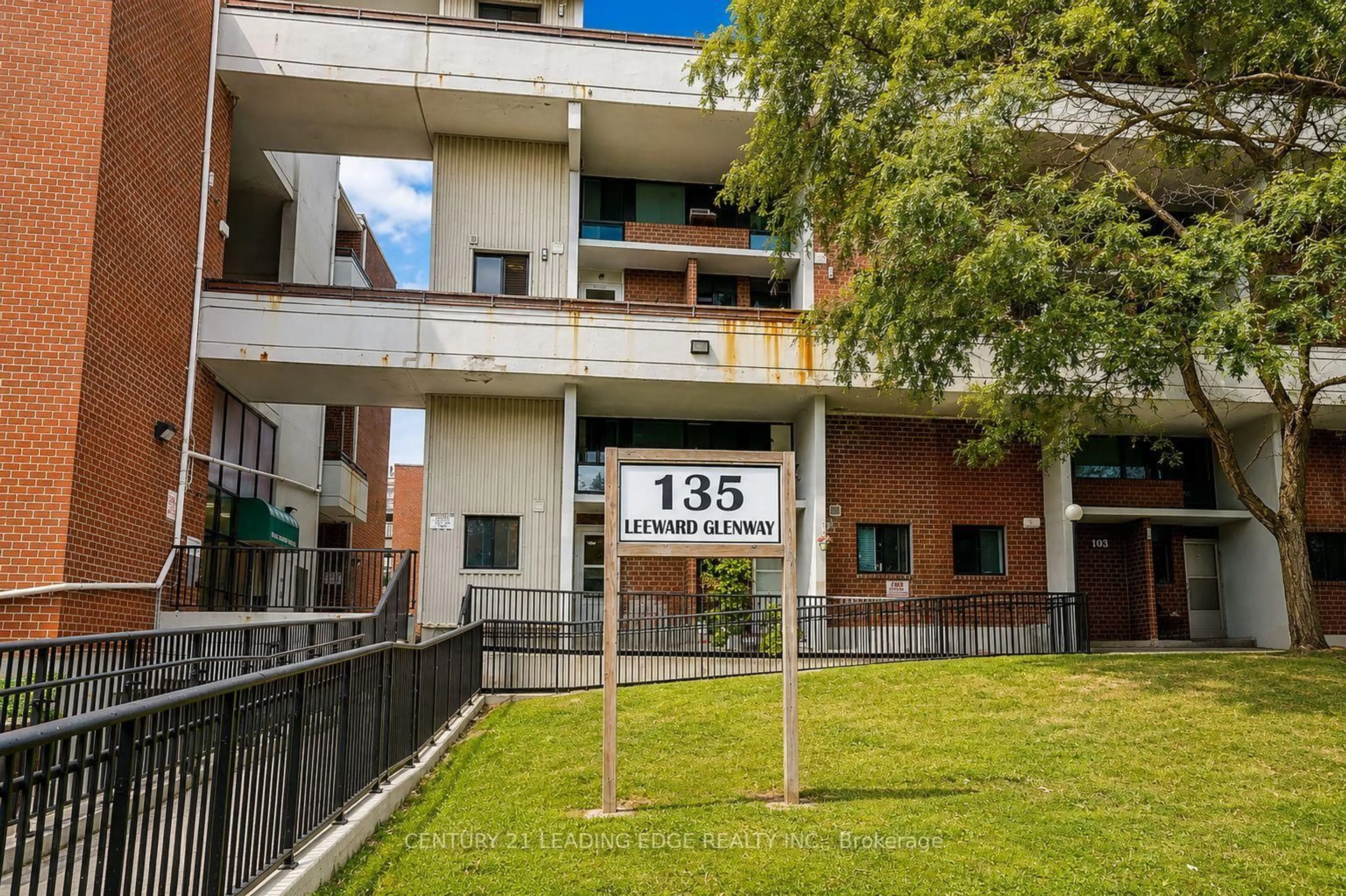 Unknown for 135 Leeward Glwy #207, Toronto Ontario M3C 2Z2