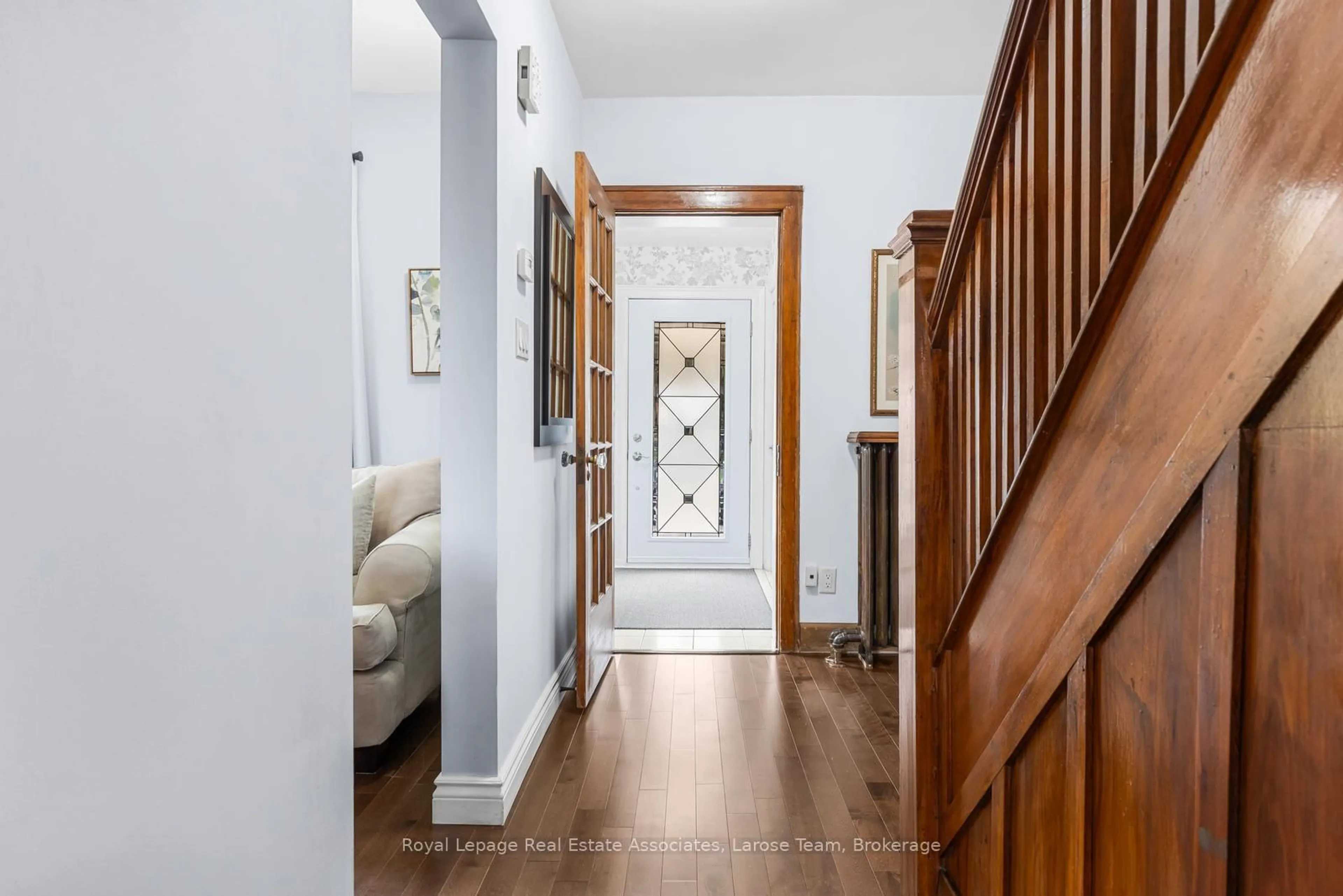 Indoor foyer for 134 Holland Park Ave, Toronto Ontario M6E 1L6