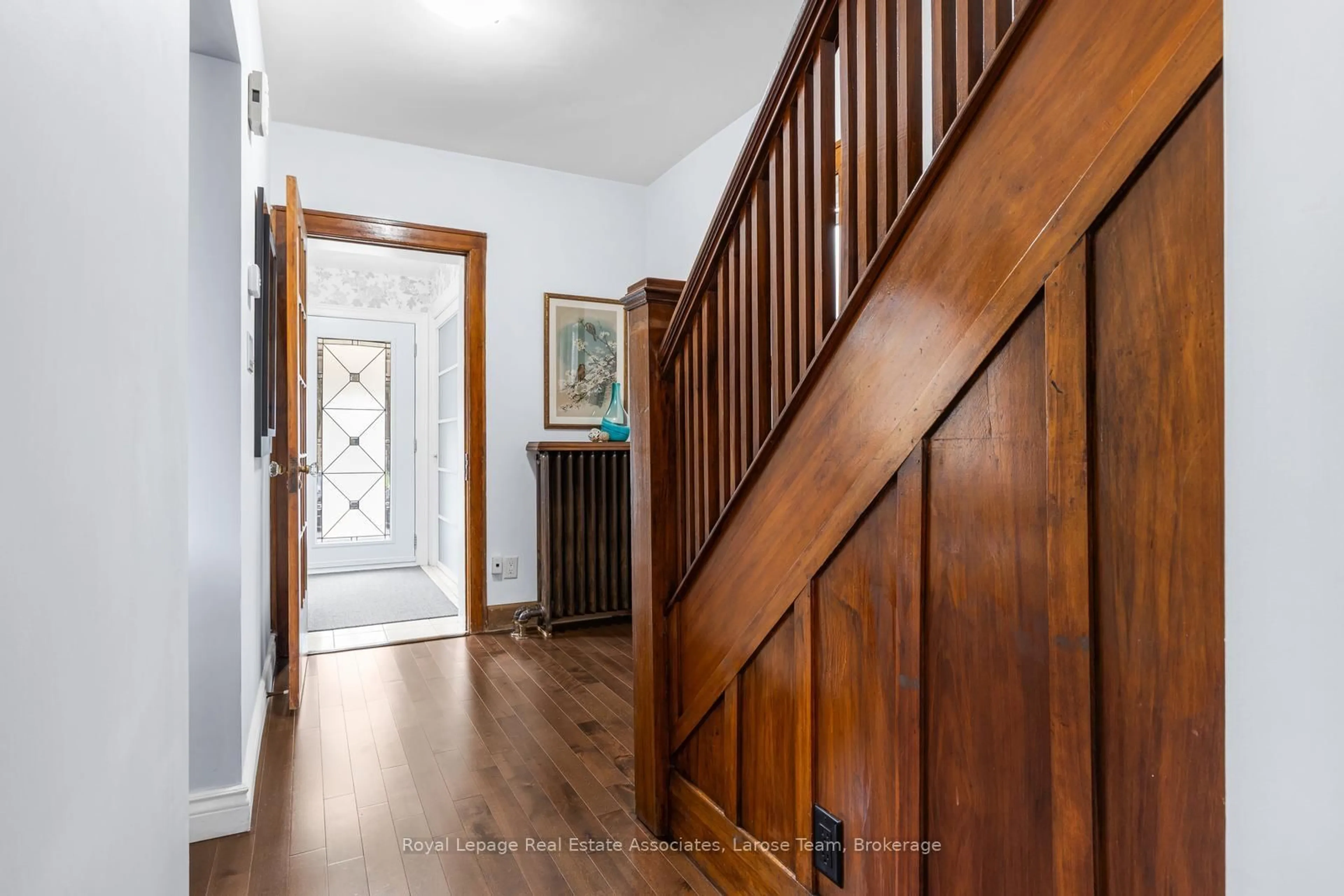 Indoor foyer for 134 Holland Park Ave, Toronto Ontario M6E 1L6