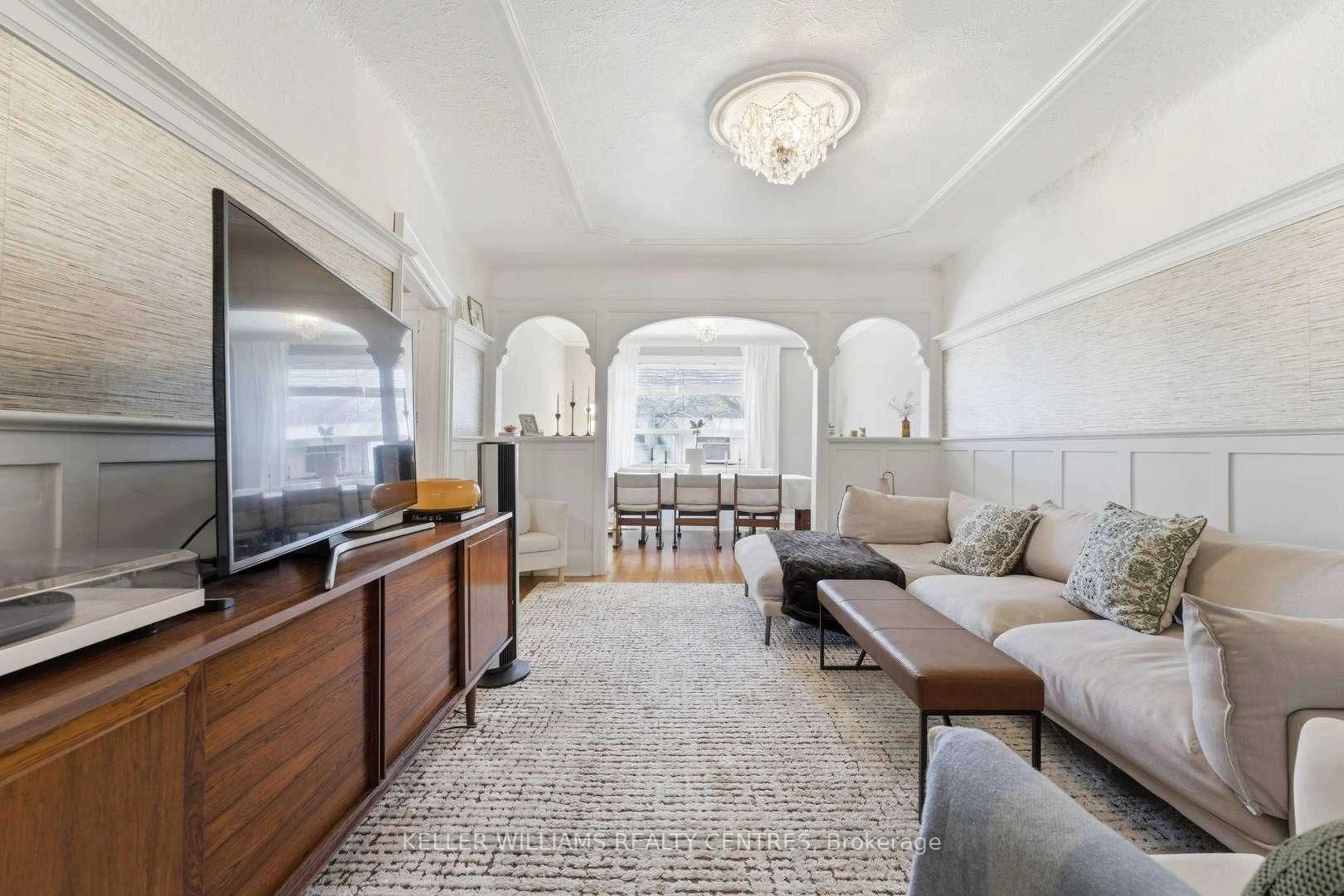 Living room with furniture, unknown for 42 Mansfield Ave, Toronto Ontario M6J 2B2