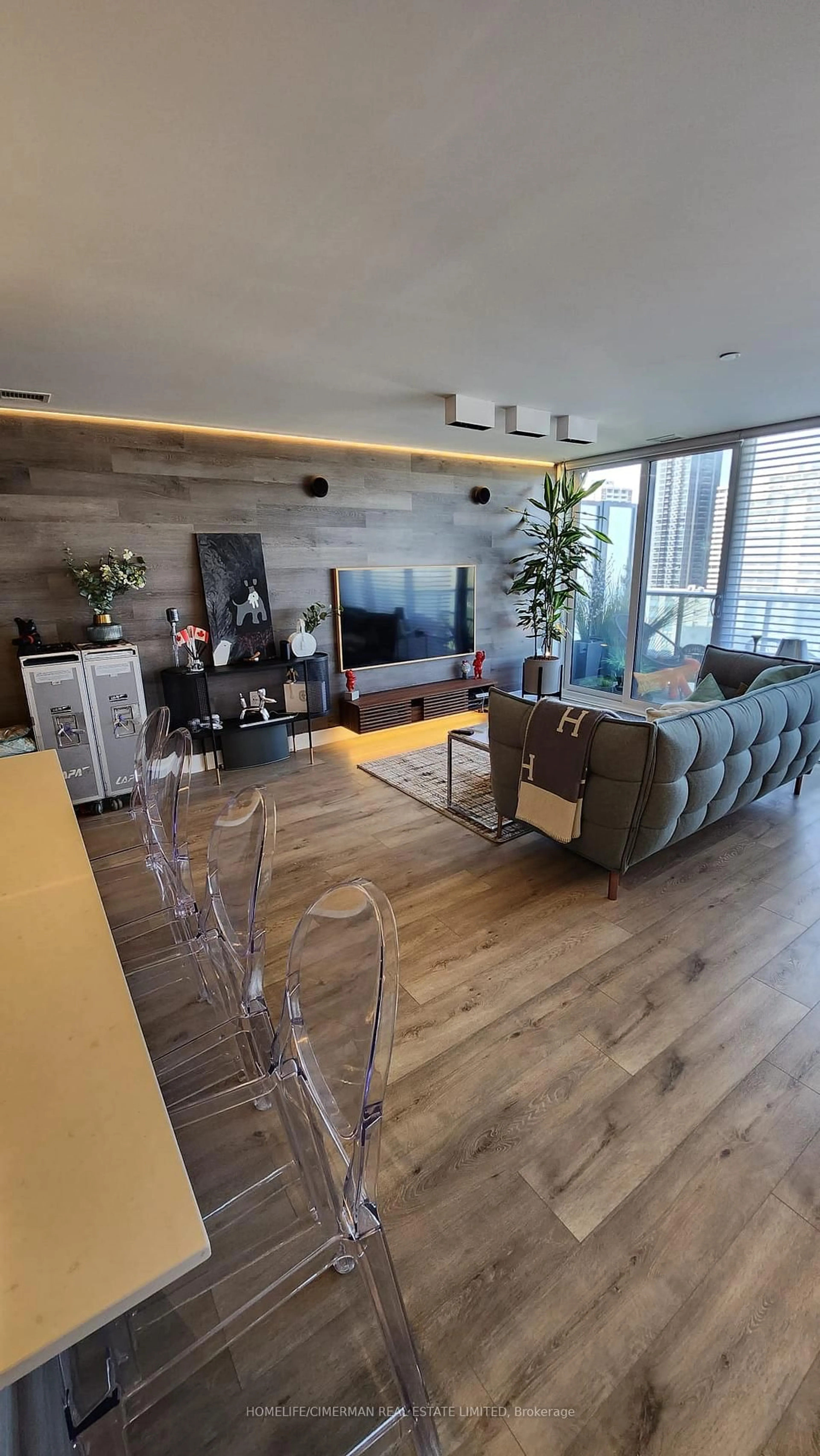 Living room with furniture, wood/laminate floor for 575 Bloor St #1602, Toronto Ontario M4W 0B2