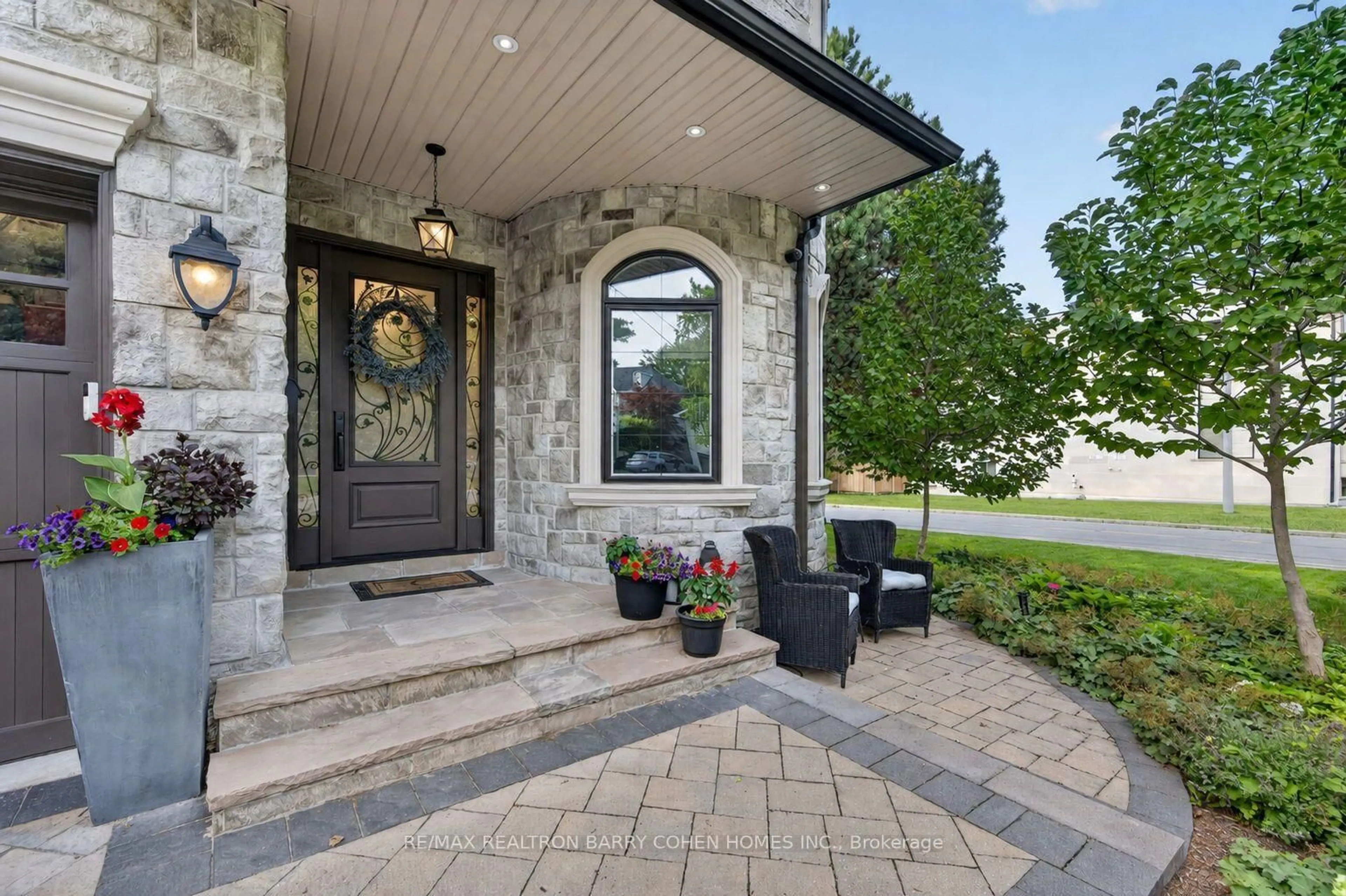Unknown for 100 Munro Blvd, Toronto Ontario M2P 1C4