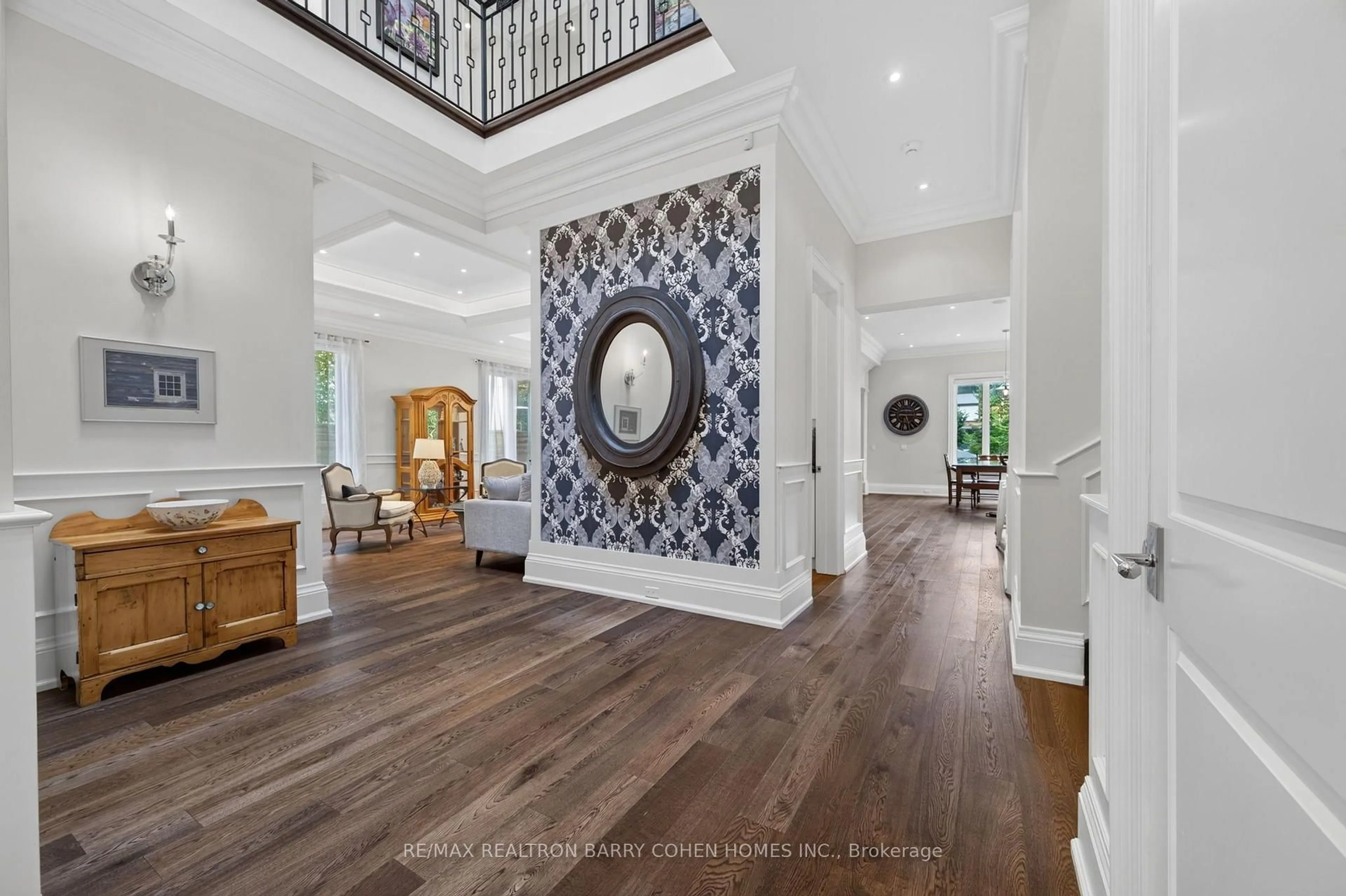 Indoor entryway for 100 Munro Blvd, Toronto Ontario M2P 1C4