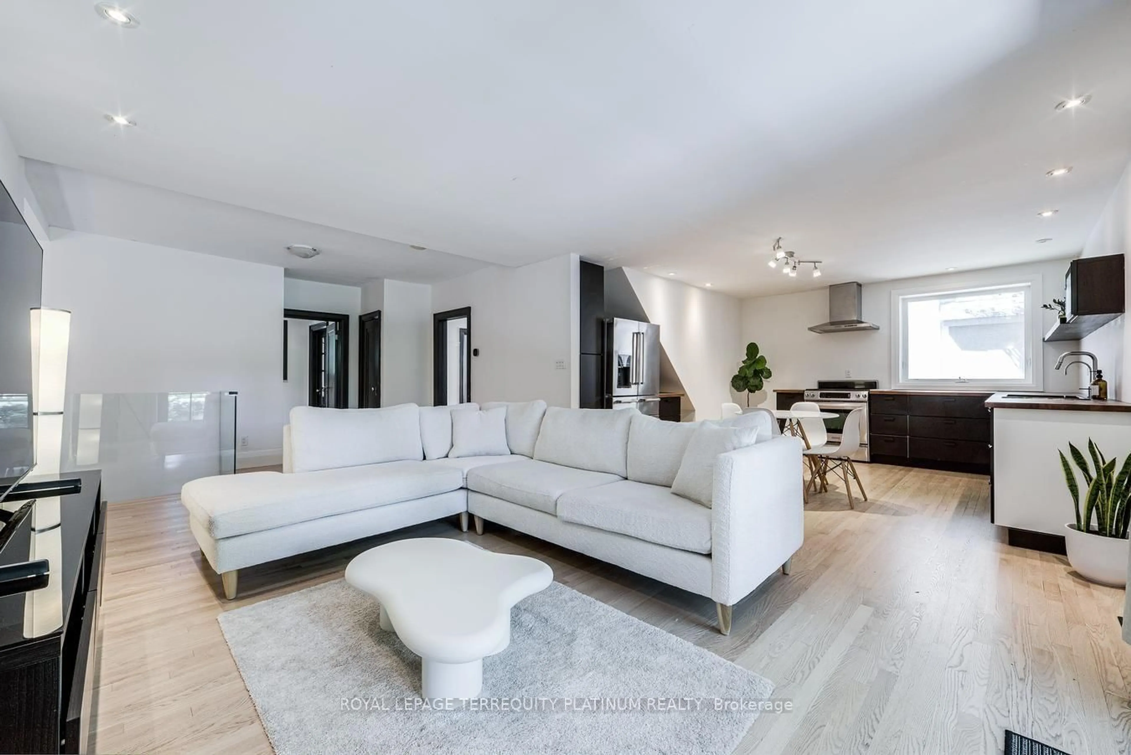 Living room with furniture, unknown for 204 Ellerslie Ave, Toronto Ontario M2N 1Y4
