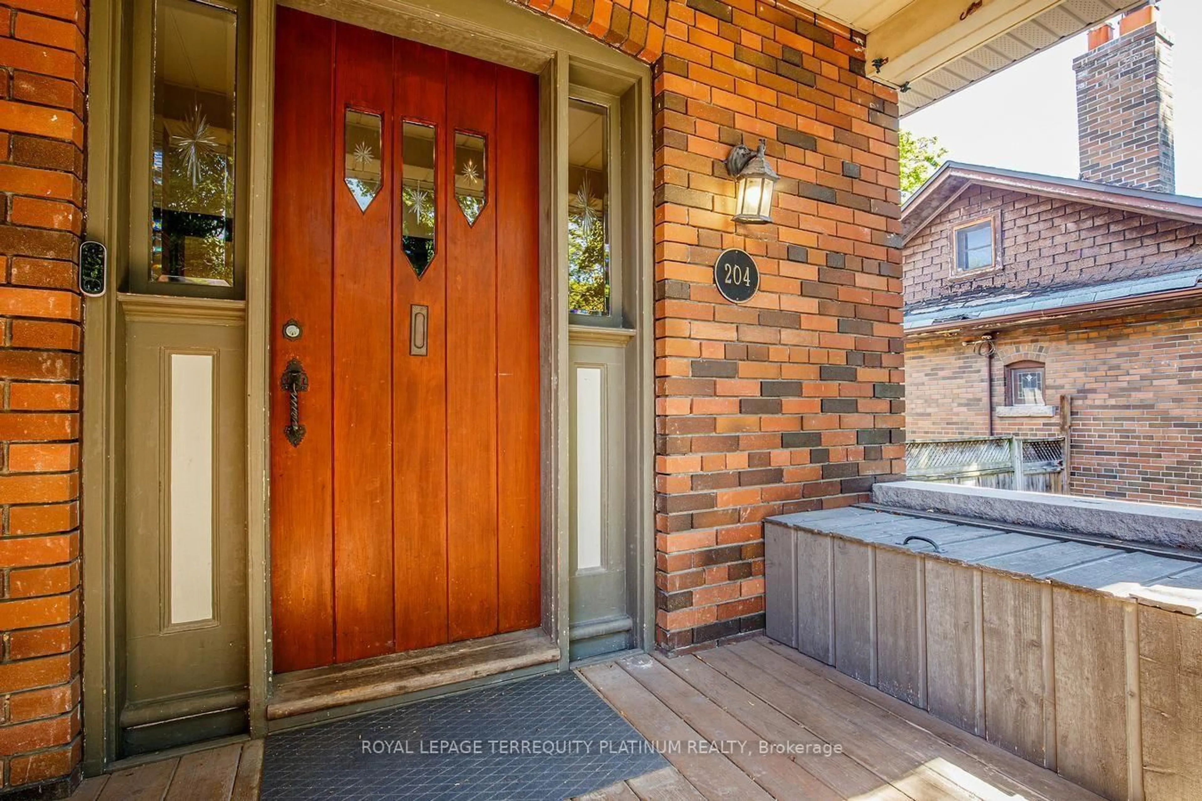 Indoor entryway for 204 Ellerslie Ave, Toronto Ontario M2N 1Y4