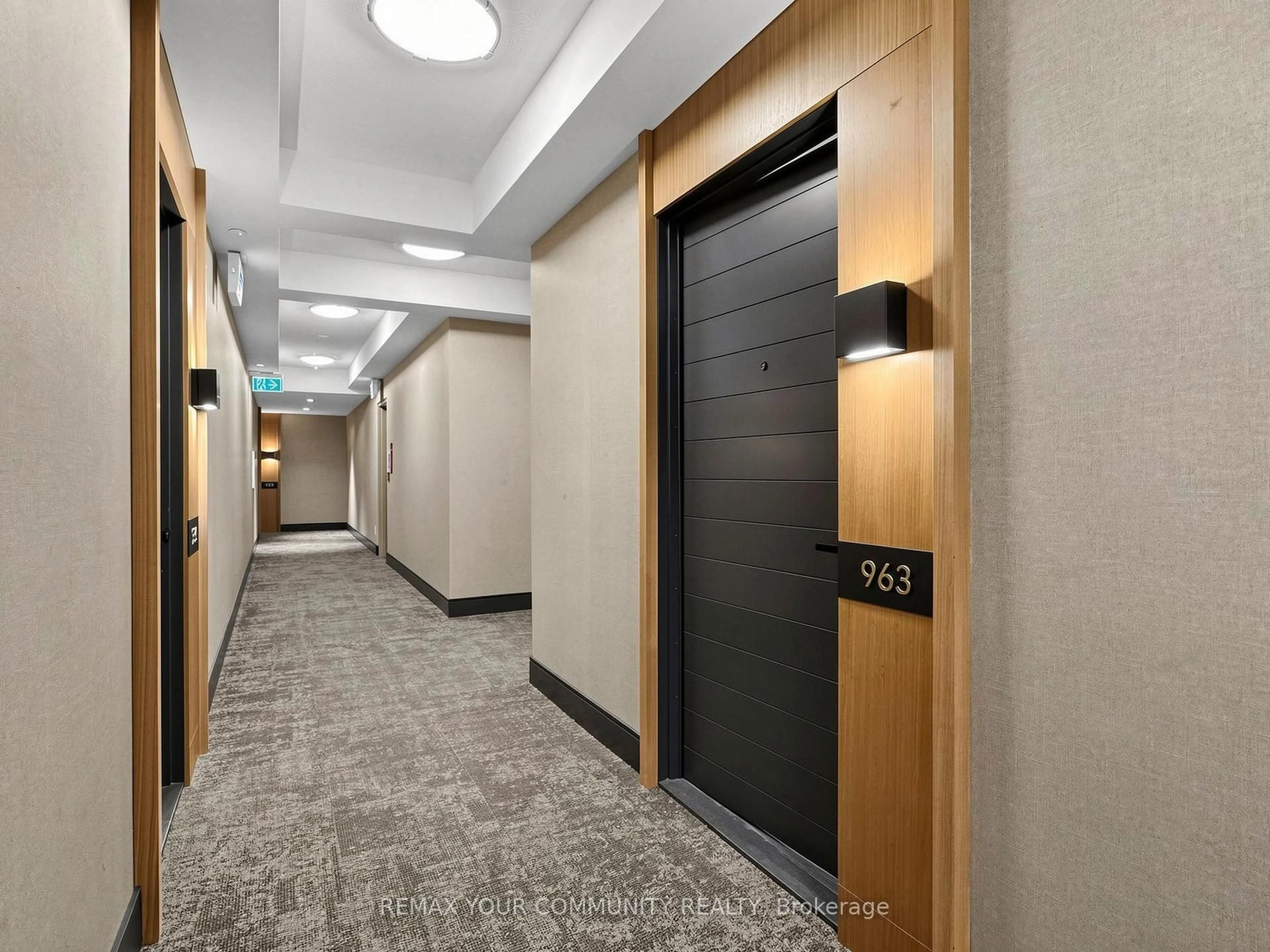 Indoor foyer for 25 Adra Grado Way #963, Toronto Ontario M2J 0H6