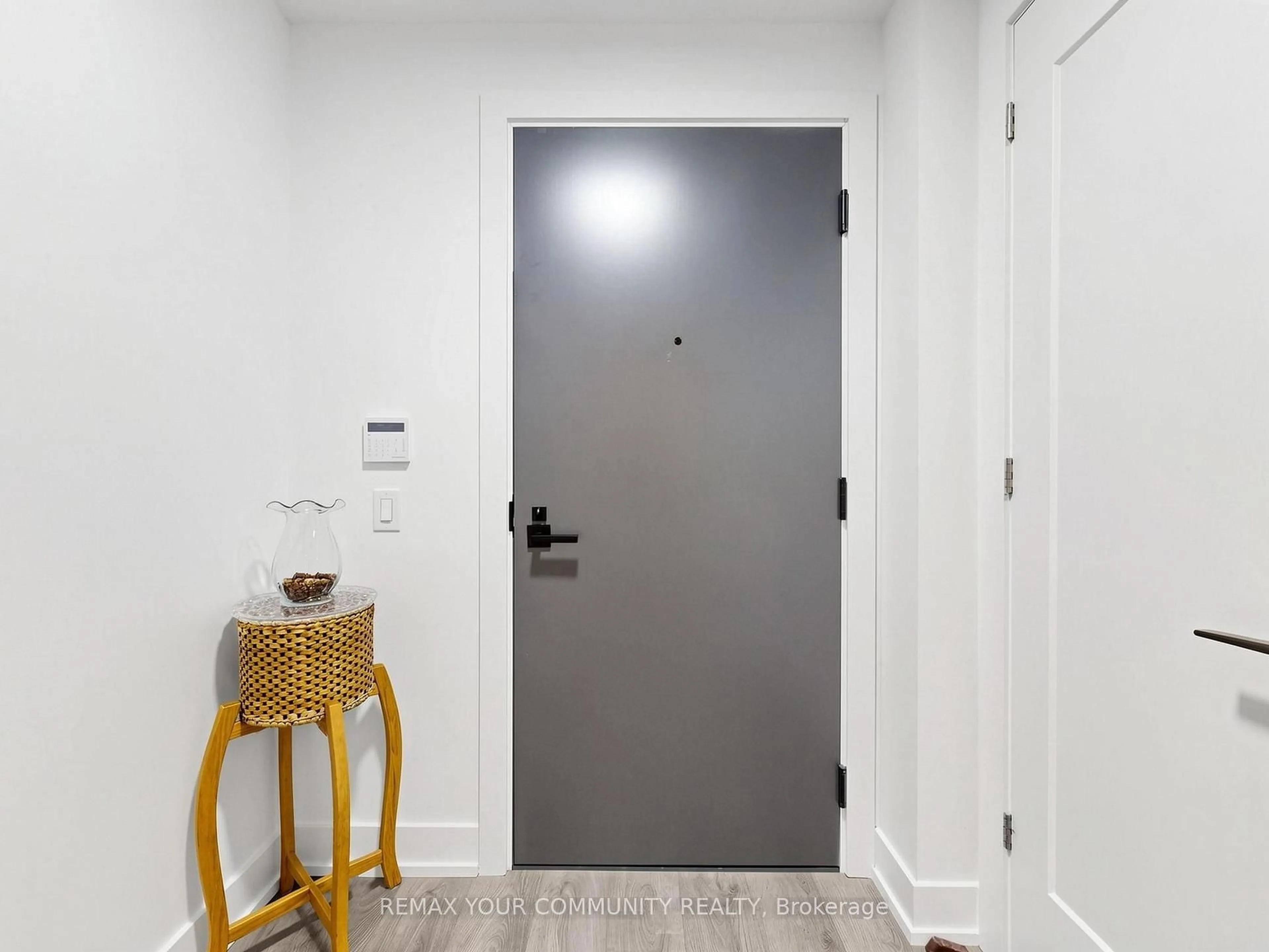 Indoor entryway for 25 Adra Grado Way #963, Toronto Ontario M2J 0H6