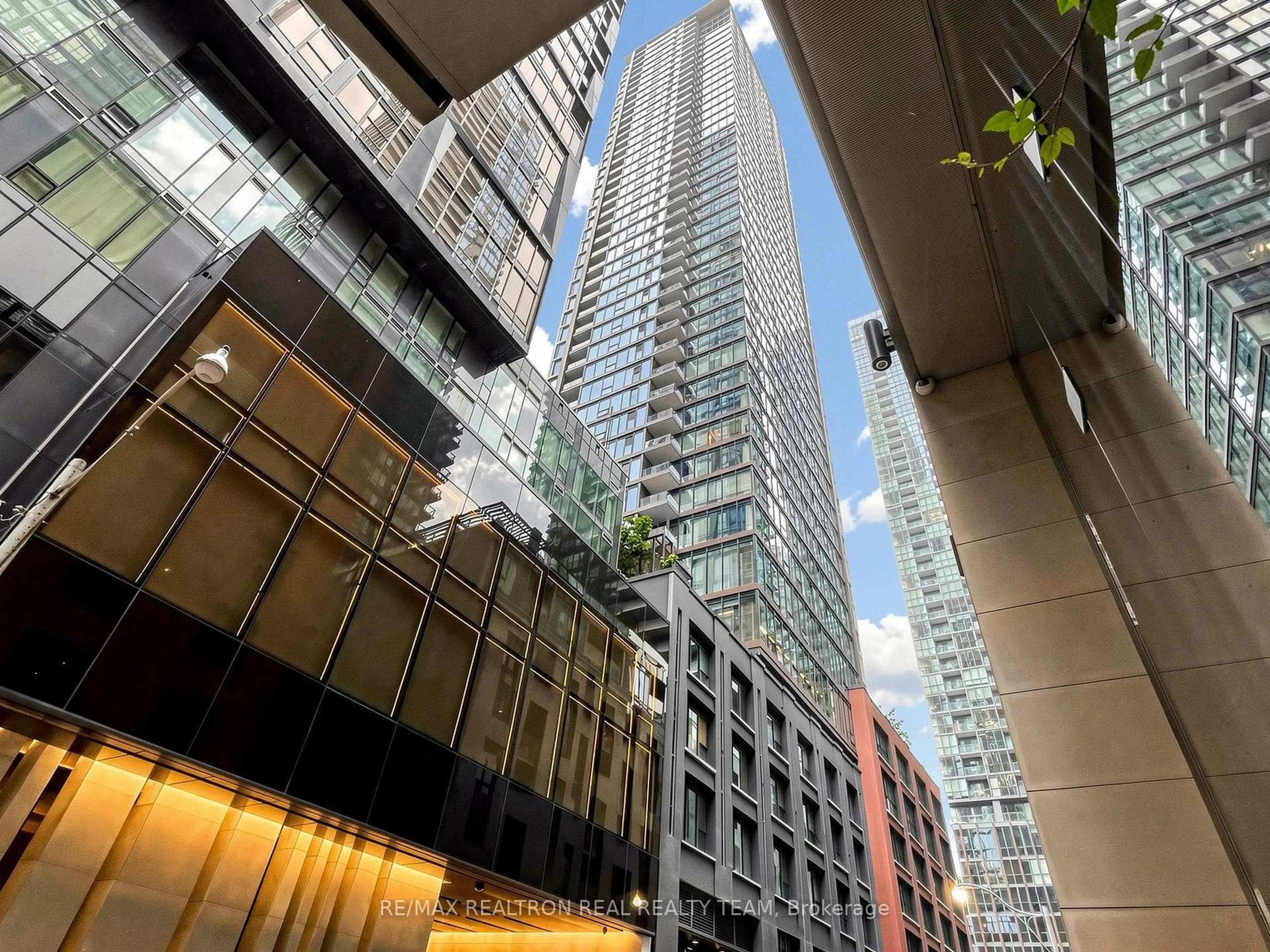 Indoor foyer for 55 Mercer St #2807, Toronto Ontario M5V 1H3