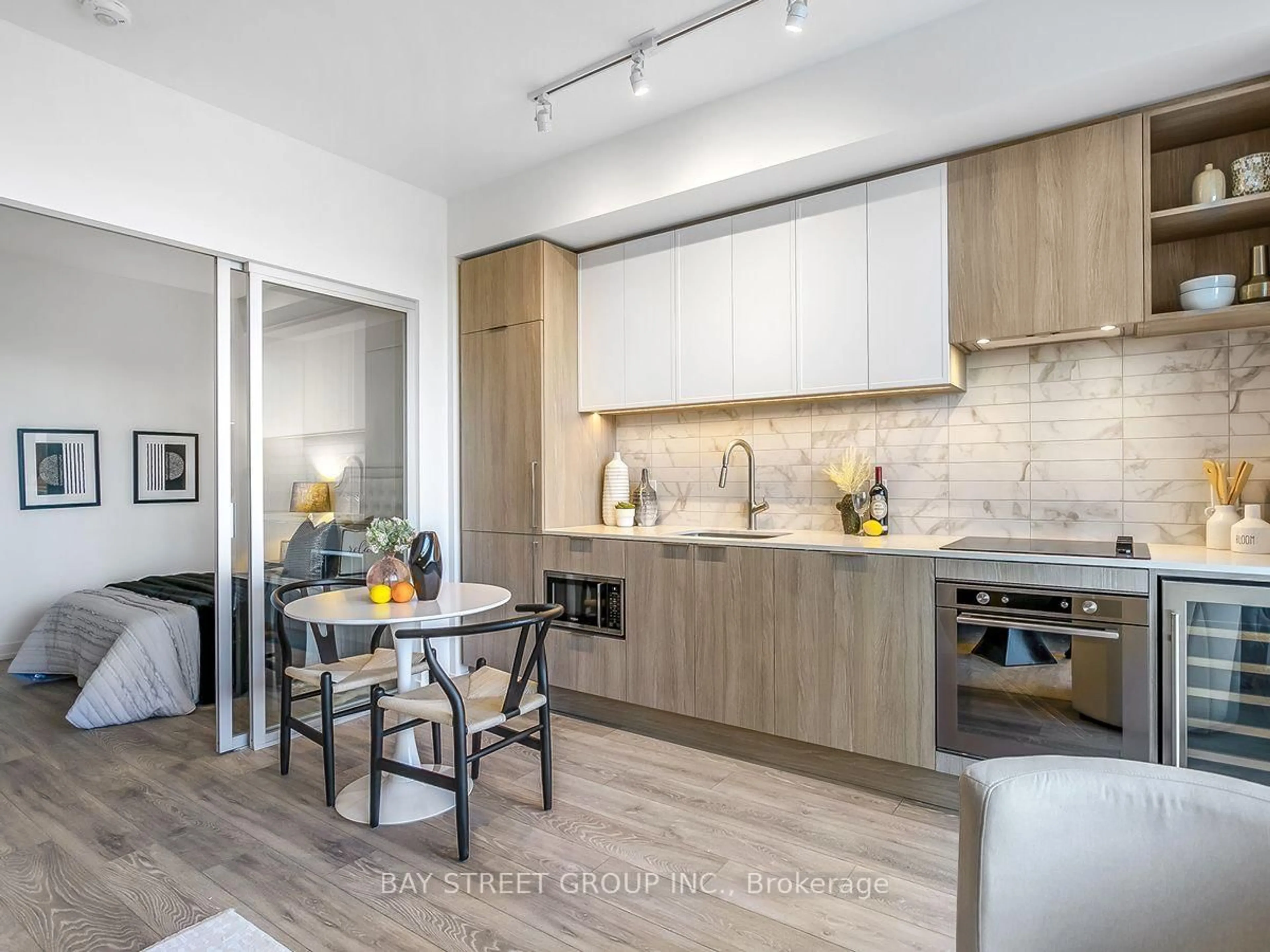 Open concept kitchen, unknown for 2020 Bathurst St #1812, Toronto Ontario M5P 0A6