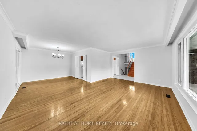 88 Peckham Ave, Toronto 5